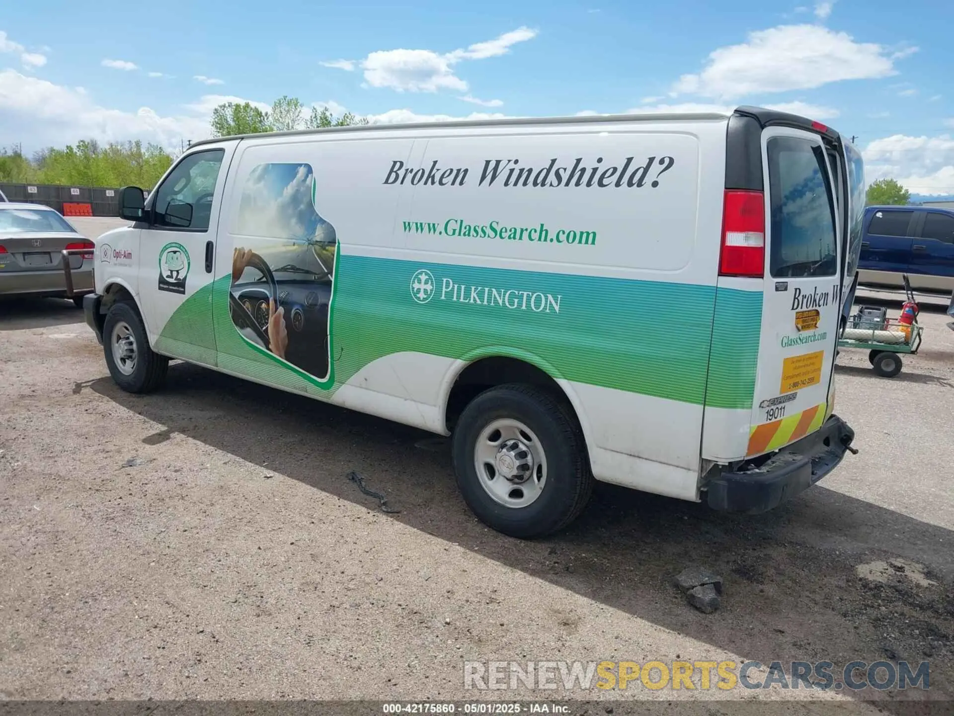 3 fotografías del automóvil dañado 1GCWGBFP0K1354958 CHEVROLET EXPRESS 2500 2019