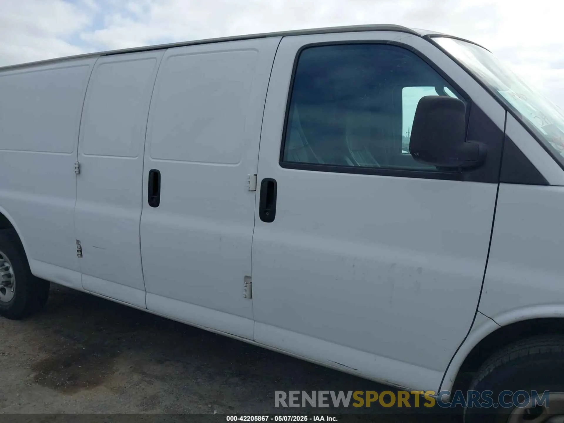 14 fotografías del automóvil dañado 1GCWGBFP4K1183082 CHEVROLET EXPRESS 2500 2019
