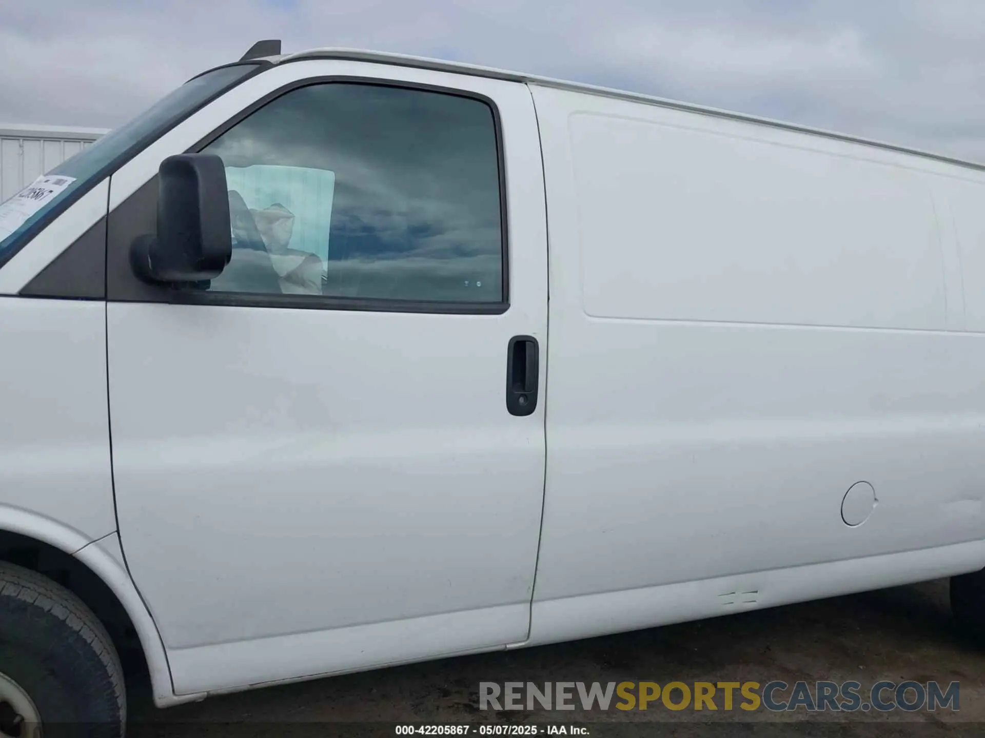 15 fotografías del automóvil dañado 1GCWGBFP4K1183082 CHEVROLET EXPRESS 2500 2019