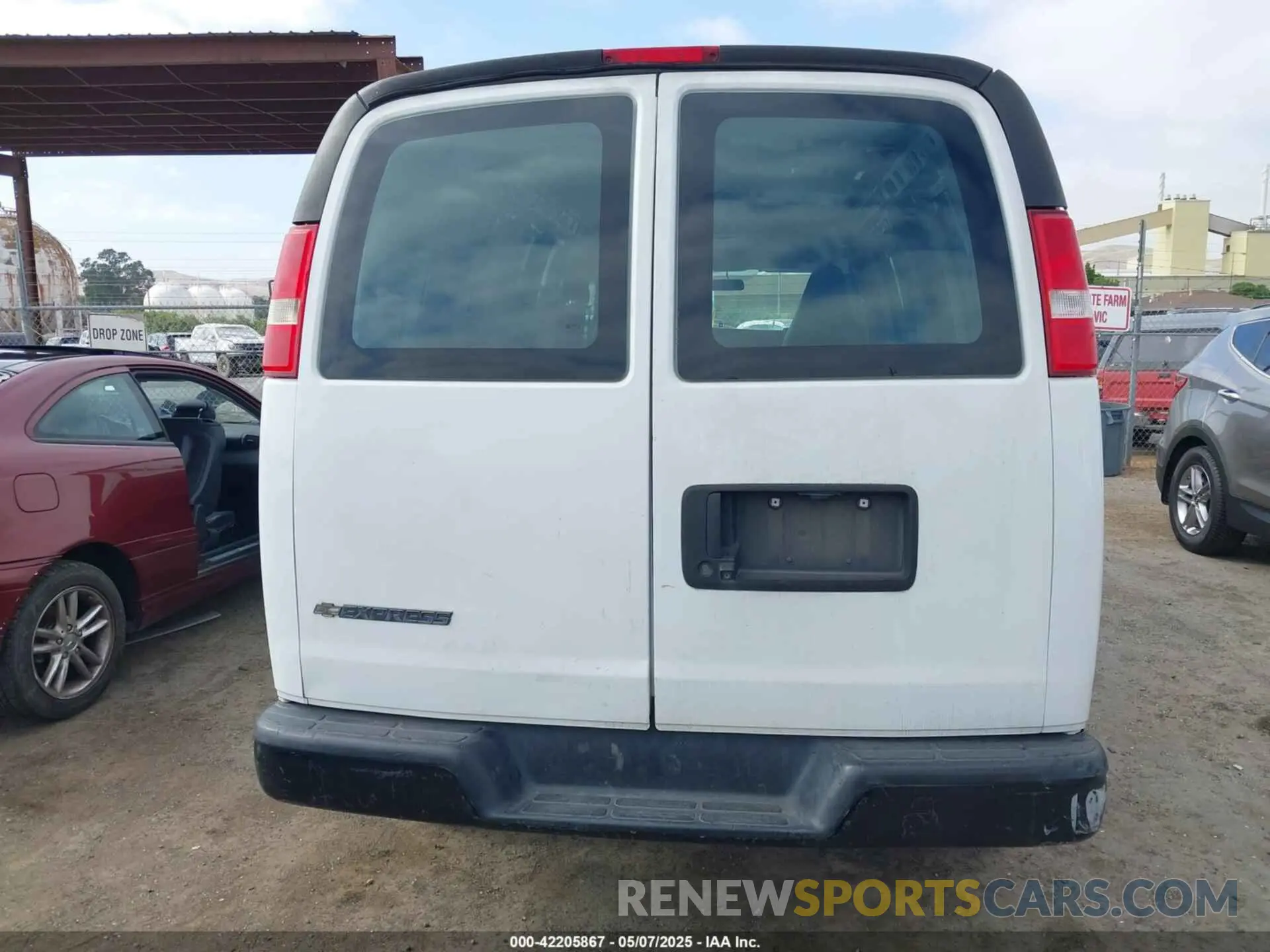 17 fotografías del automóvil dañado 1GCWGBFP4K1183082 CHEVROLET EXPRESS 2500 2019