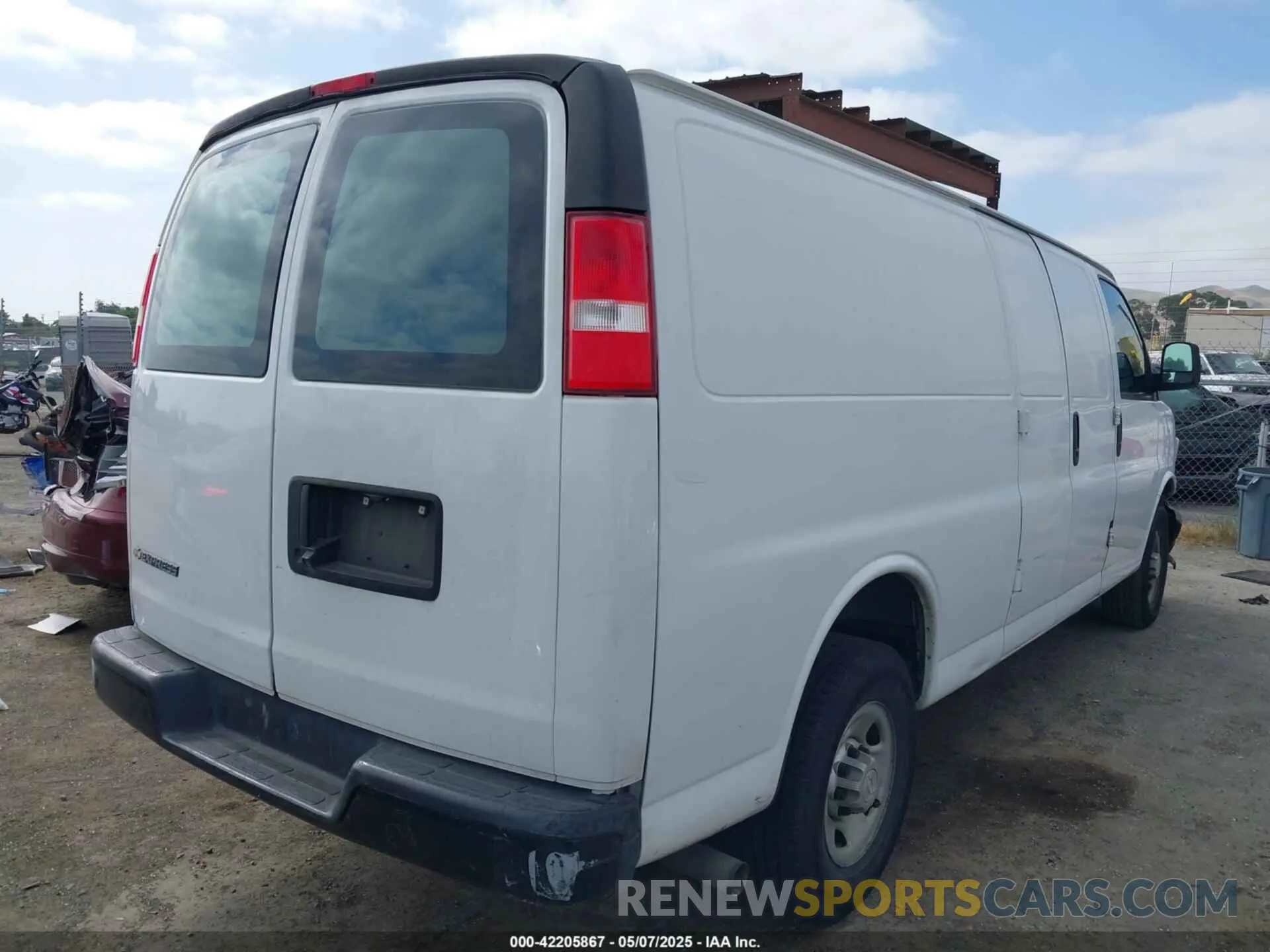 4 fotografías del automóvil dañado 1GCWGBFP4K1183082 CHEVROLET EXPRESS 2500 2019