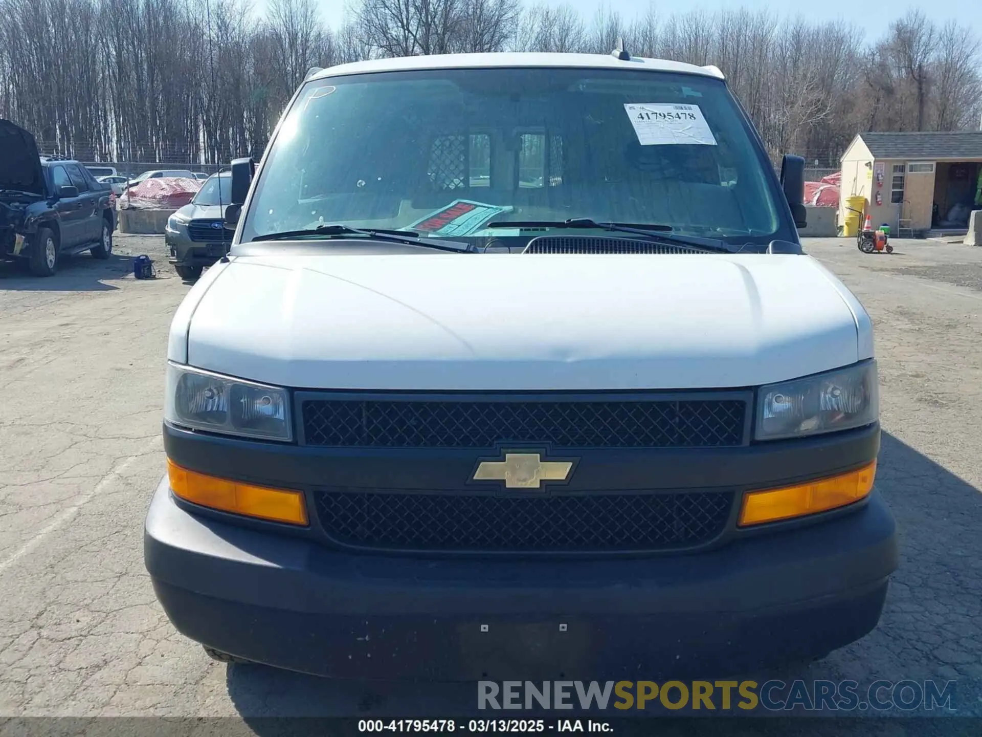 12 fotografías del automóvil dañado 1GCWGBFPXK1186665 CHEVROLET EXPRESS 2500 2019