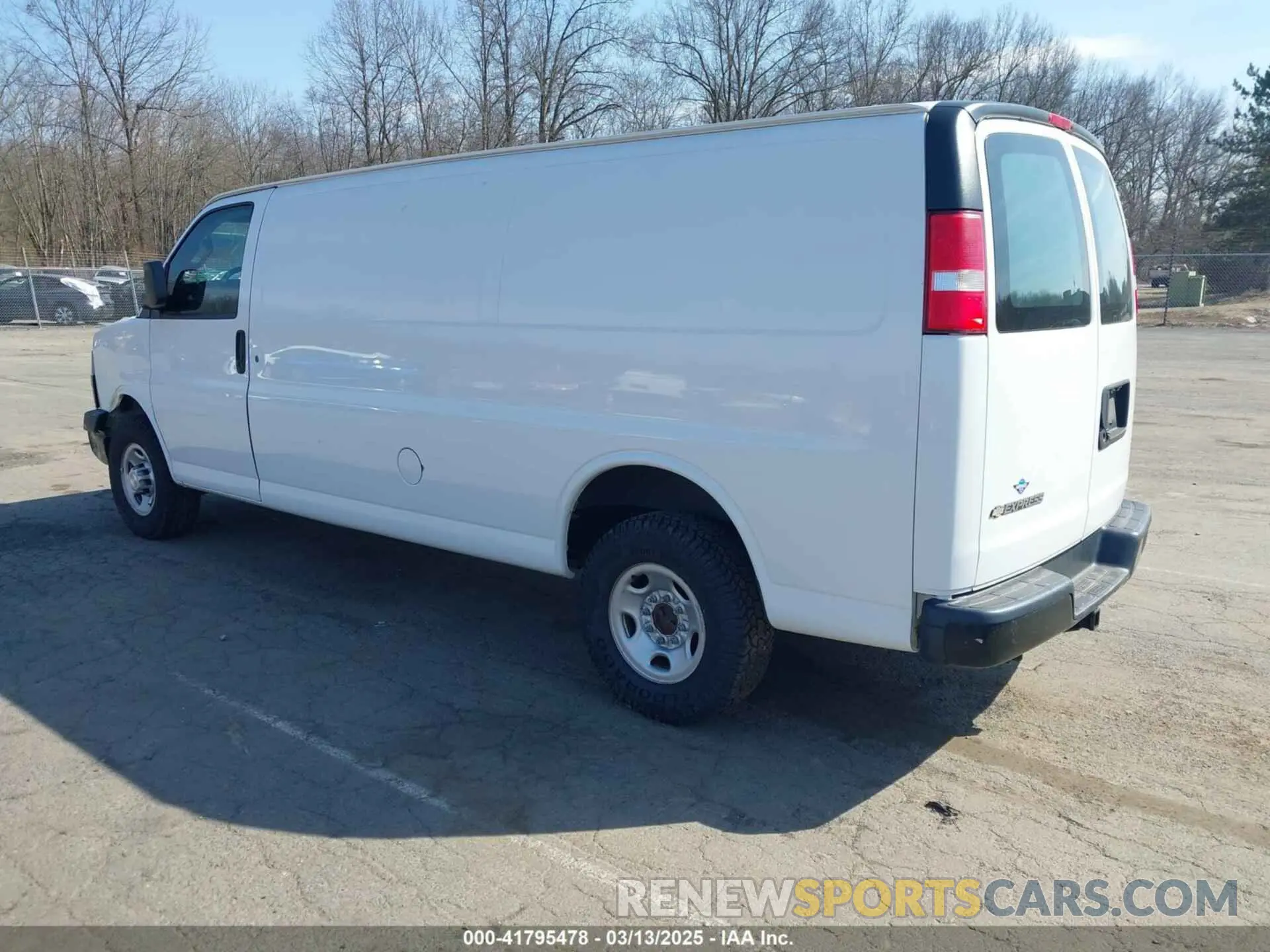 3 fotografías del automóvil dañado 1GCWGBFPXK1186665 CHEVROLET EXPRESS 2500 2019