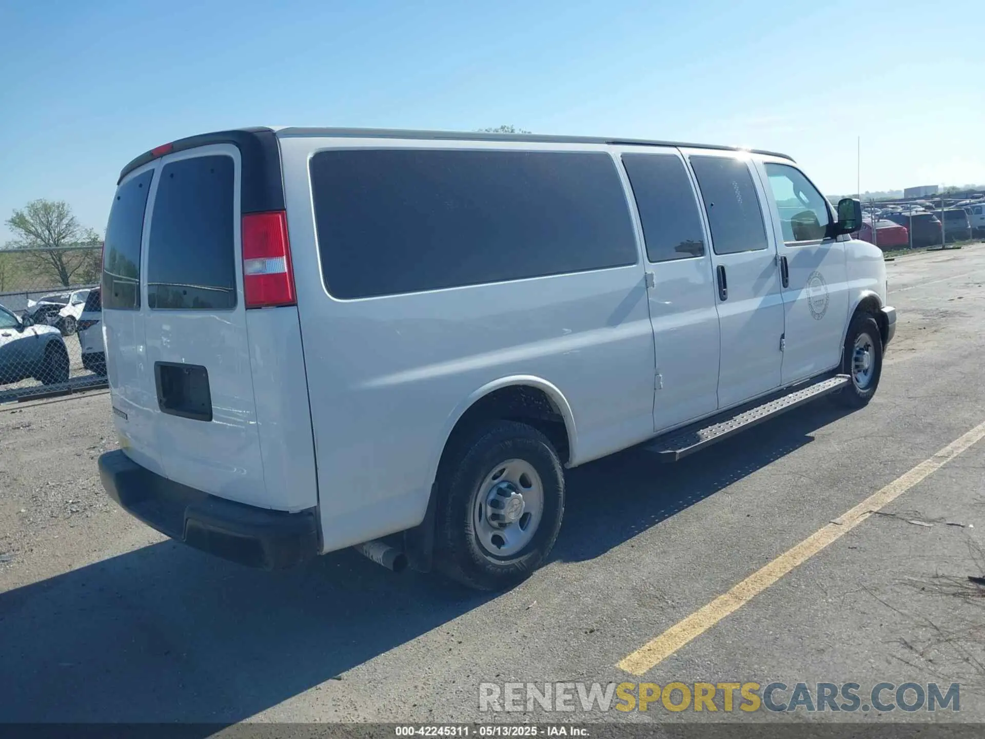 4 fotografías del automóvil dañado 1GAZGNFG8K1366931 CHEVROLET EXPRESS 3500 2019
