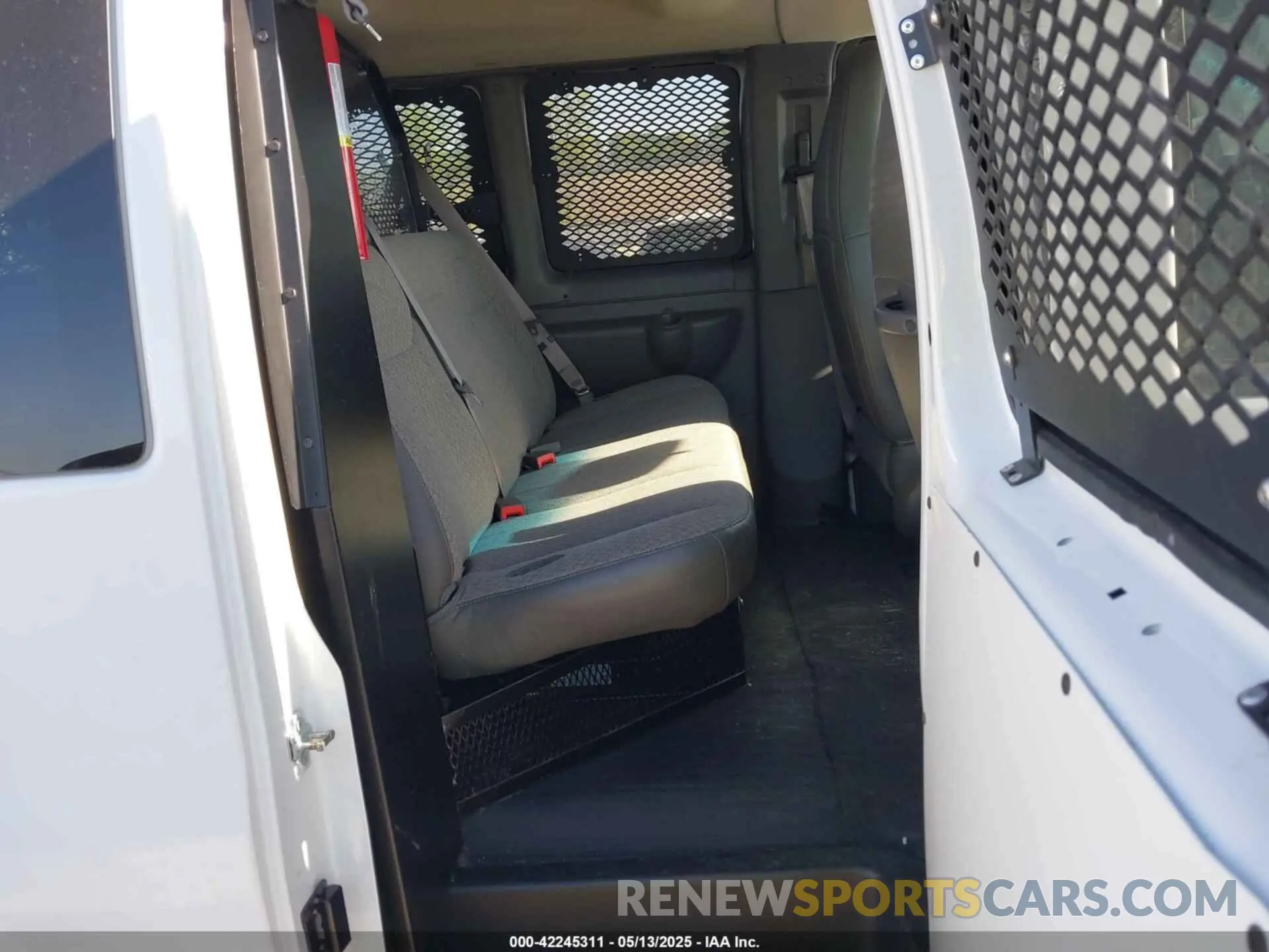8 fotografías del automóvil dañado 1GAZGNFG8K1366931 CHEVROLET EXPRESS 3500 2019