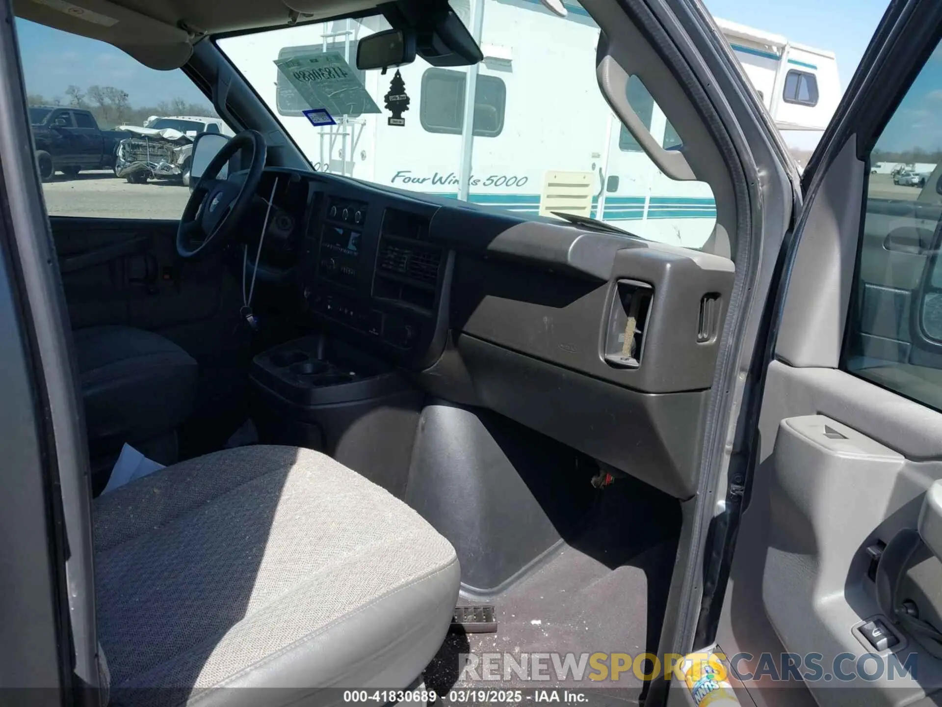 5 fotografías del automóvil dañado 1GAZGPFG0K1239988 CHEVROLET EXPRESS 3500 2019