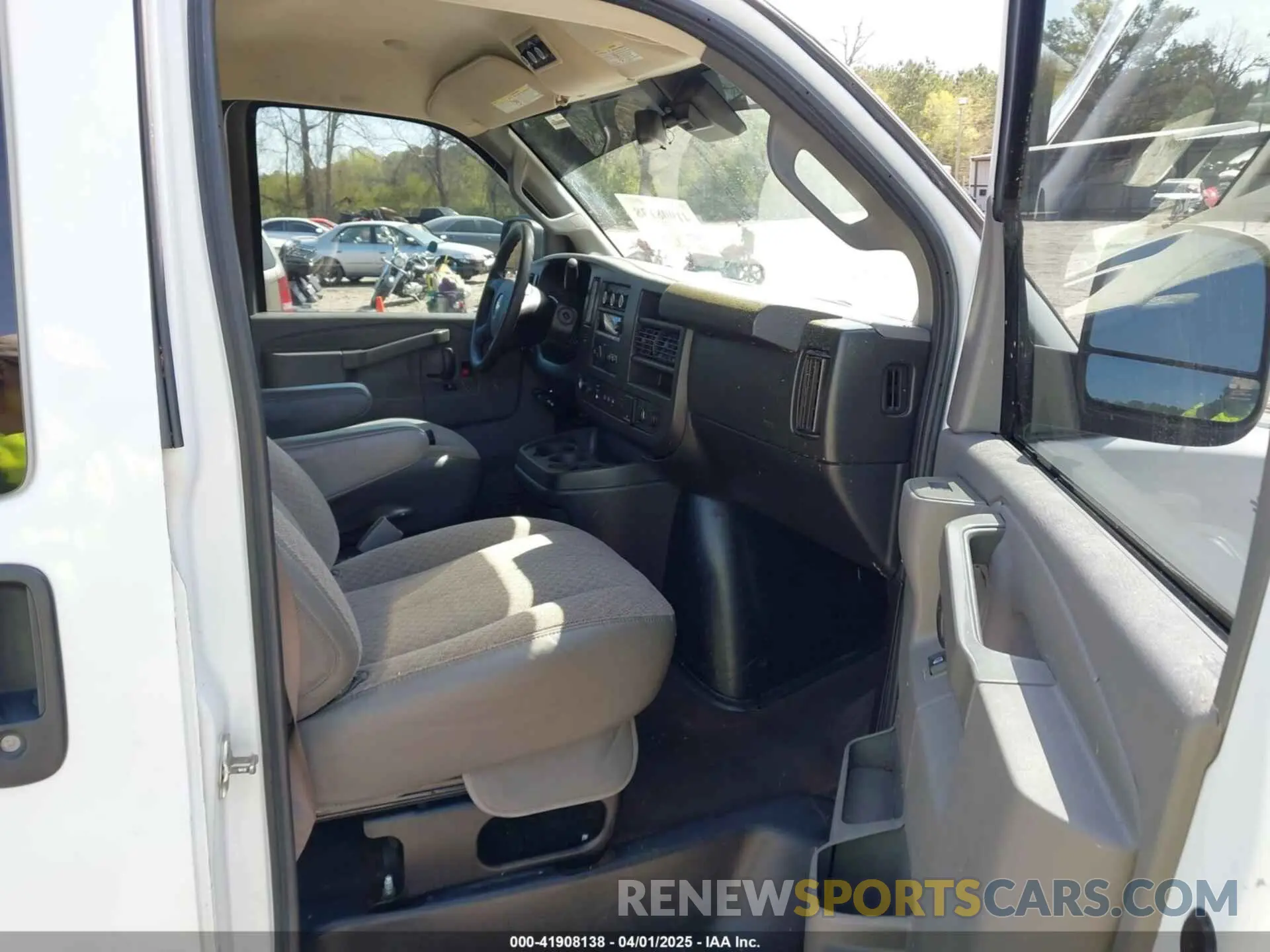 5 fotografías del automóvil dañado 1GAZGPFG4K1286442 CHEVROLET EXPRESS 3500 2019
