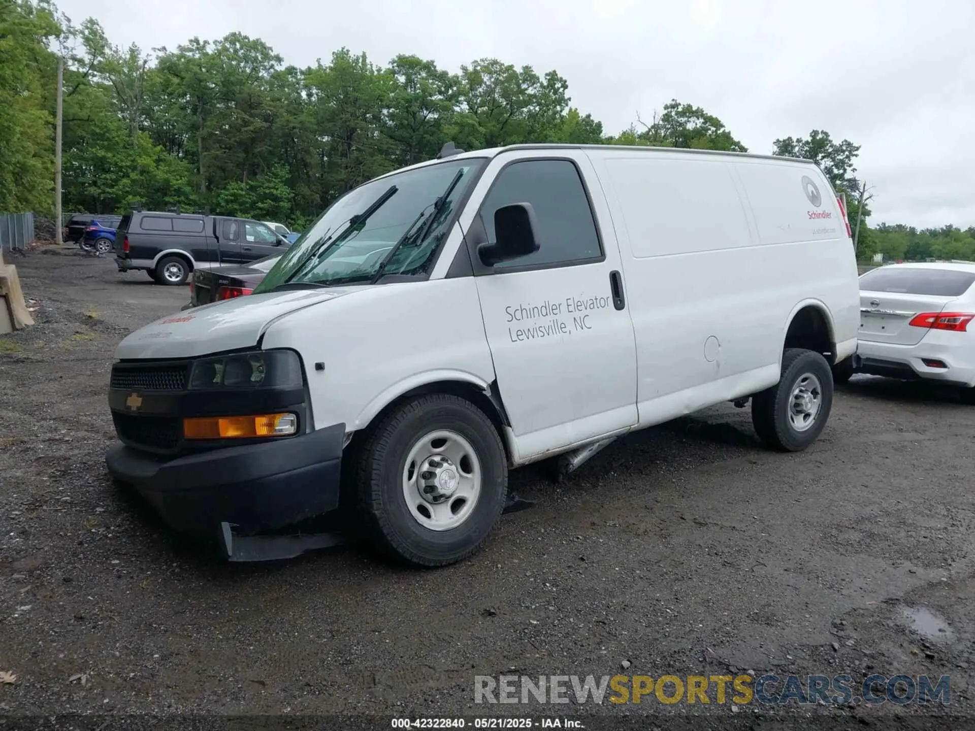2 fotografías del automóvil dañado 1GCZGGFP9K1332273 CHEVROLET EXPRESS 3500 2019