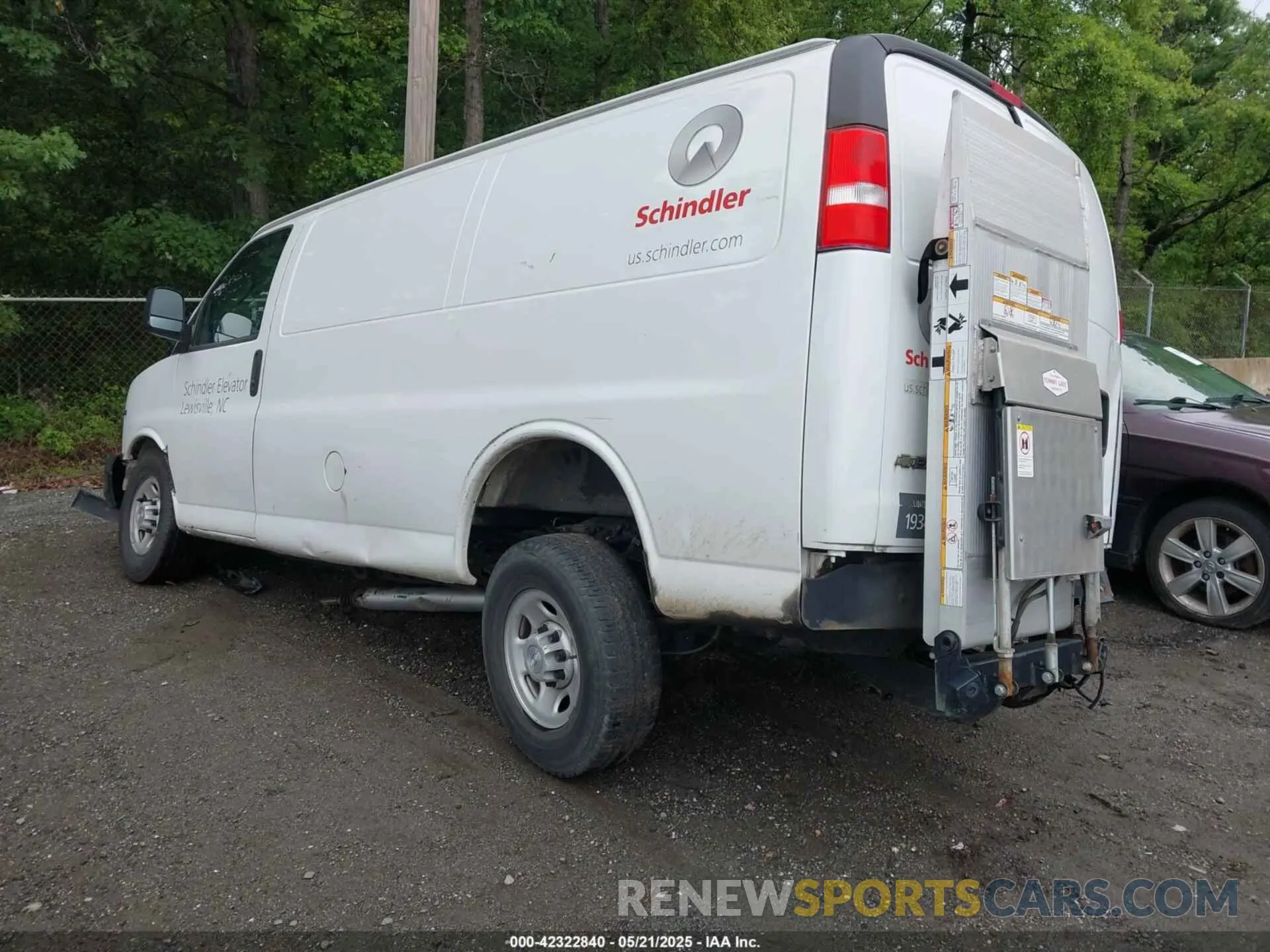 3 fotografías del automóvil dañado 1GCZGGFP9K1332273 CHEVROLET EXPRESS 3500 2019