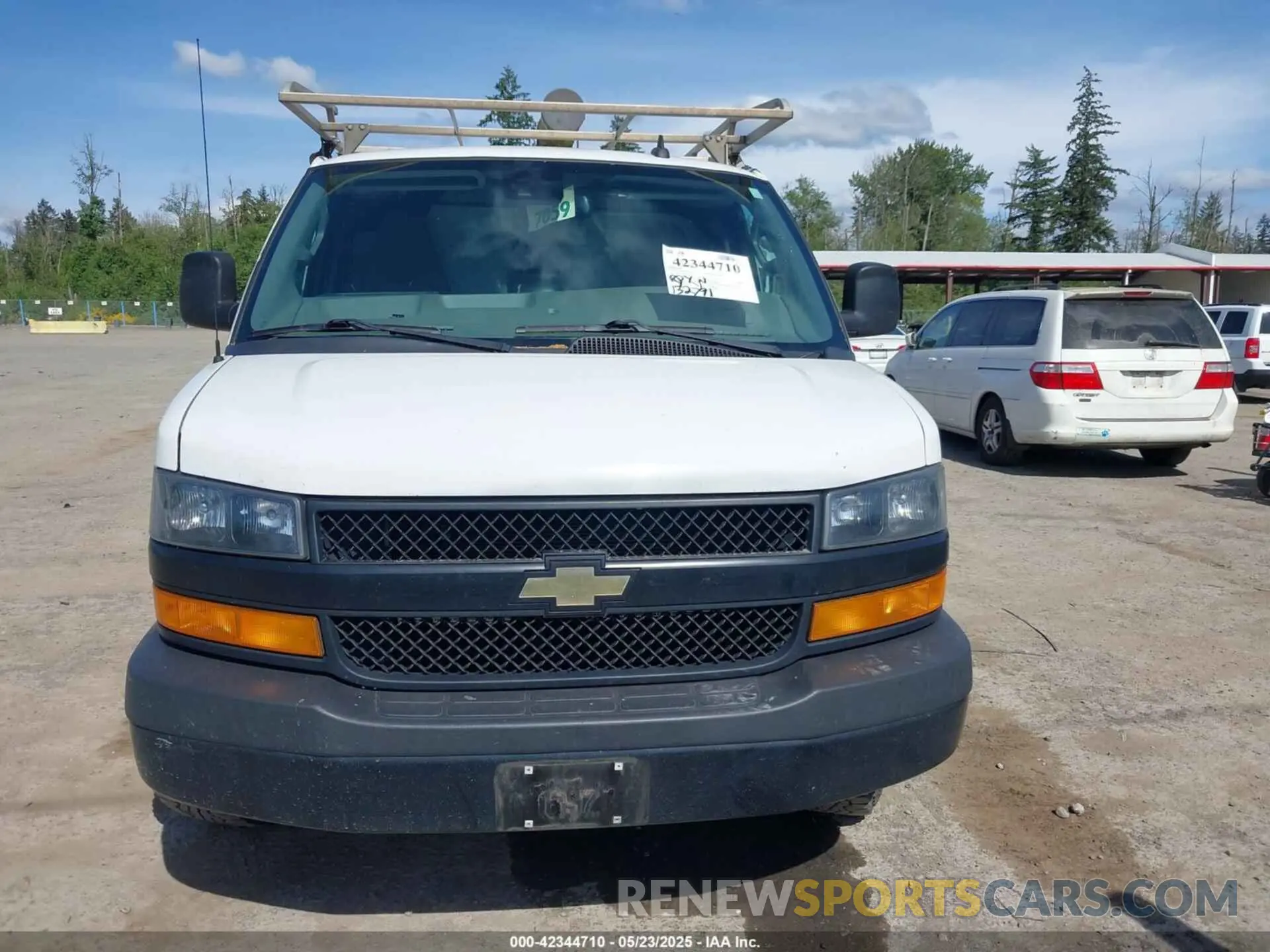 12 fotografías del automóvil dañado 1GCZGGFPXK1175045 CHEVROLET EXPRESS 3500 2019