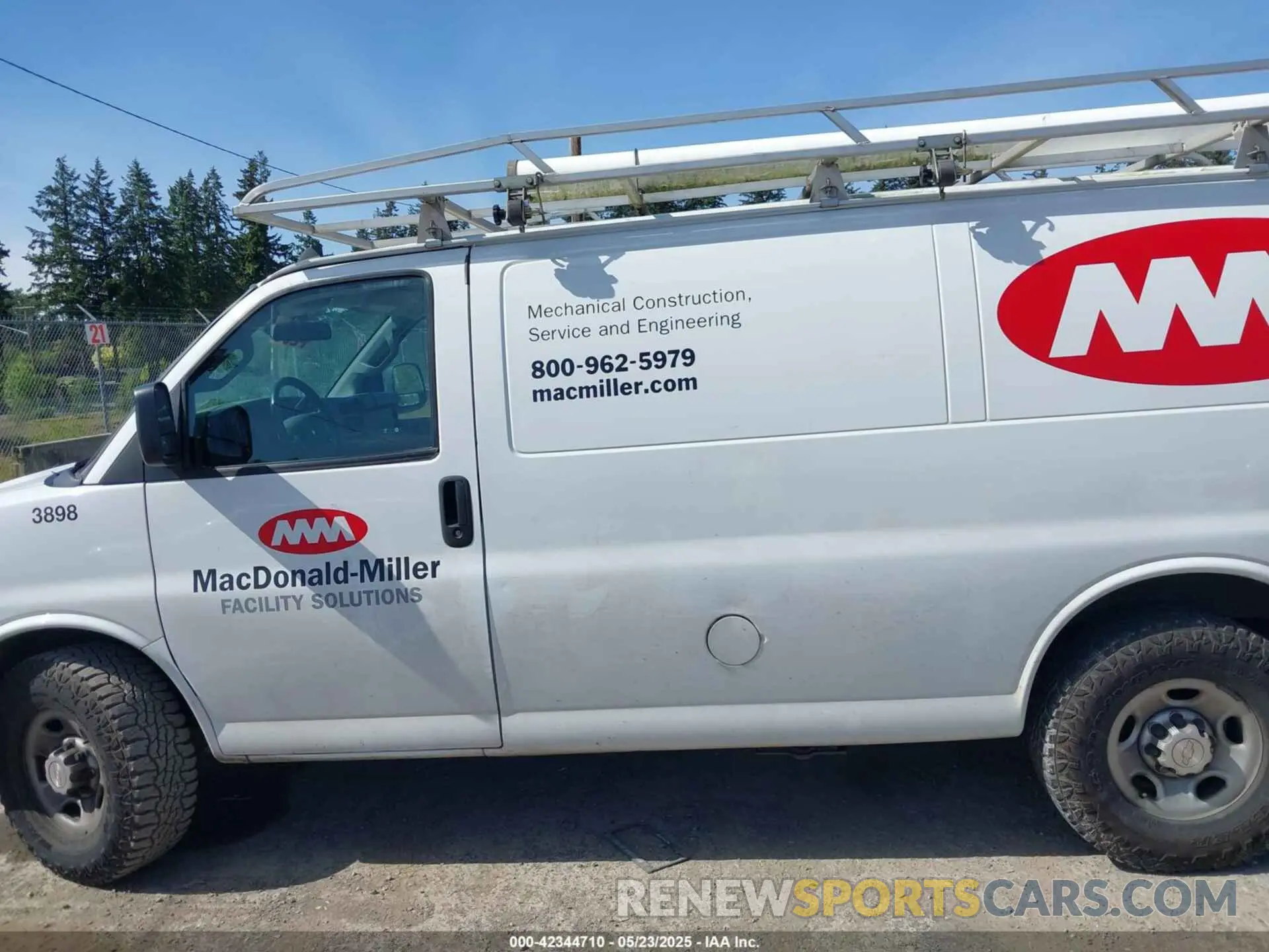 14 fotografías del automóvil dañado 1GCZGGFPXK1175045 CHEVROLET EXPRESS 3500 2019