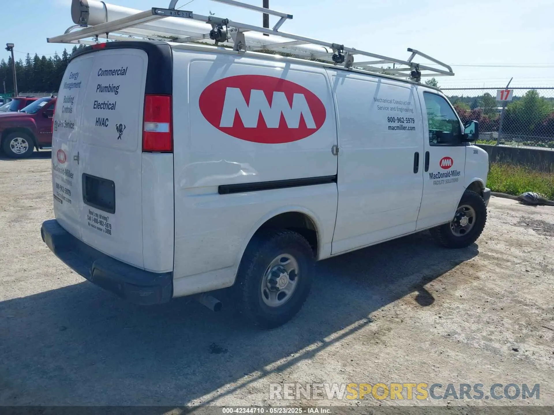 4 fotografías del automóvil dañado 1GCZGGFPXK1175045 CHEVROLET EXPRESS 3500 2019