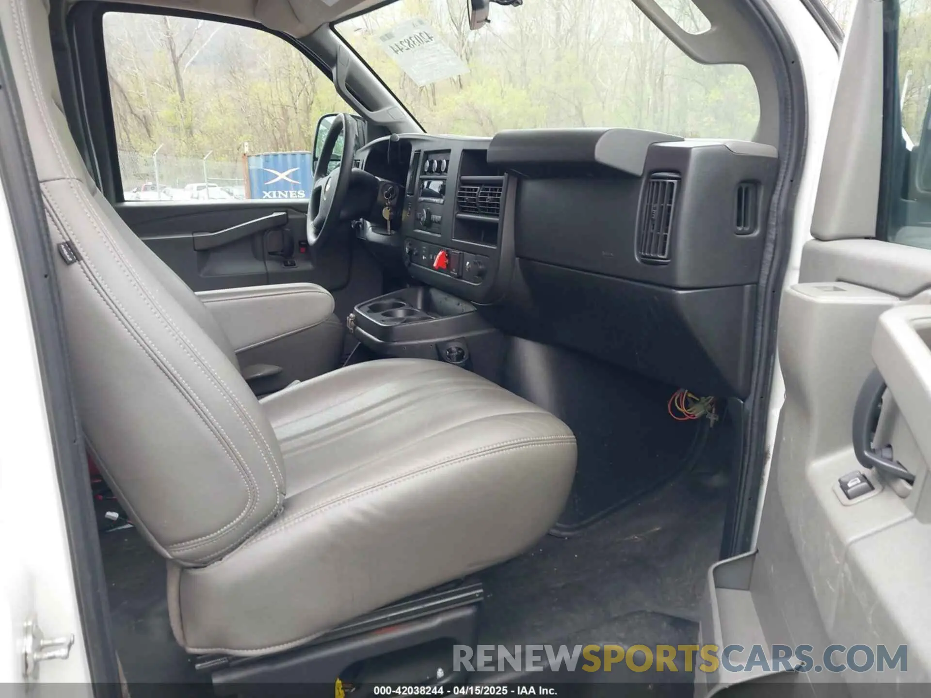 5 fotografías del automóvil dañado 1GCZGHFG7K1209948 CHEVROLET EXPRESS 3500 2019