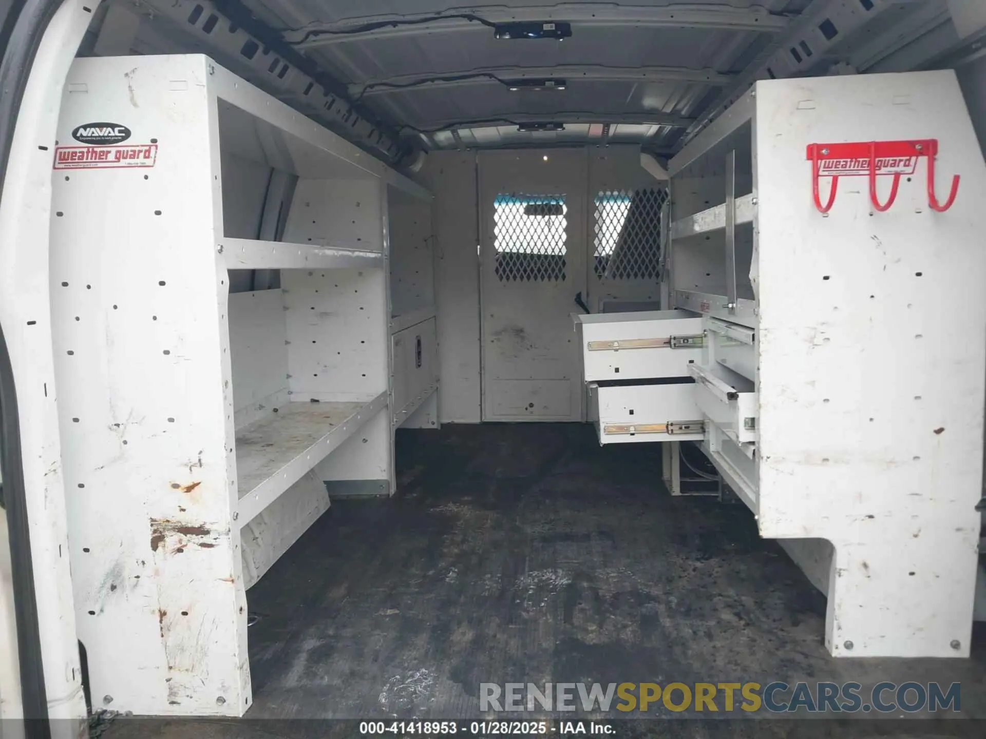 8 fotografías del automóvil dañado 1GCWGAFG1L1159561 CHEVROLET EXPRESS CARGO 2020