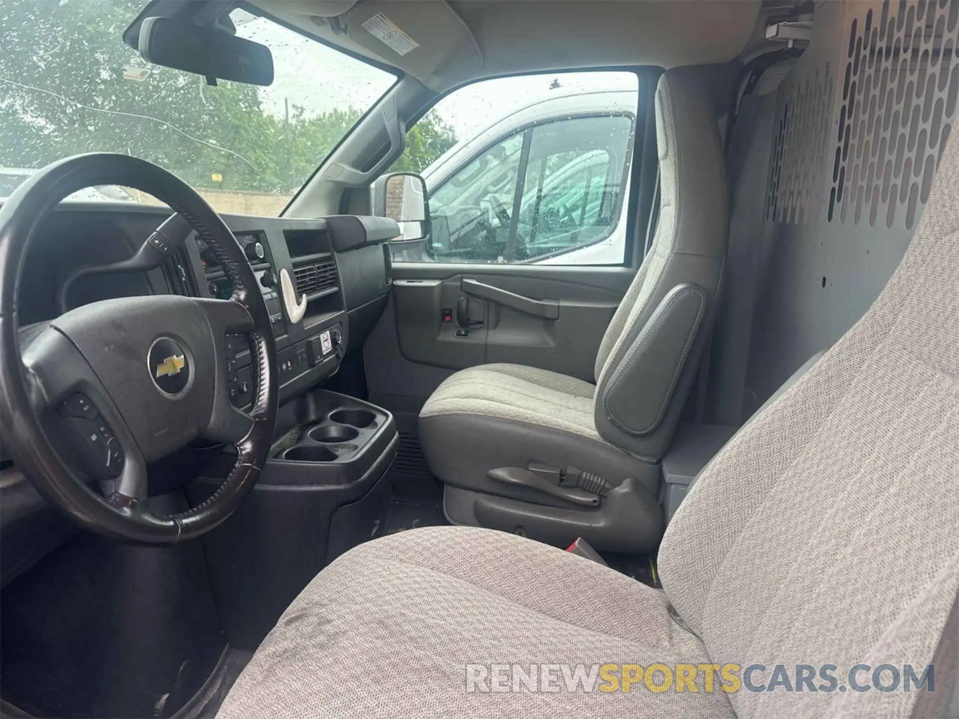12 fotografías del automóvil dañado 1GCWGAFG2L1252959 CHEVROLET EXPRESS CARGO 2020