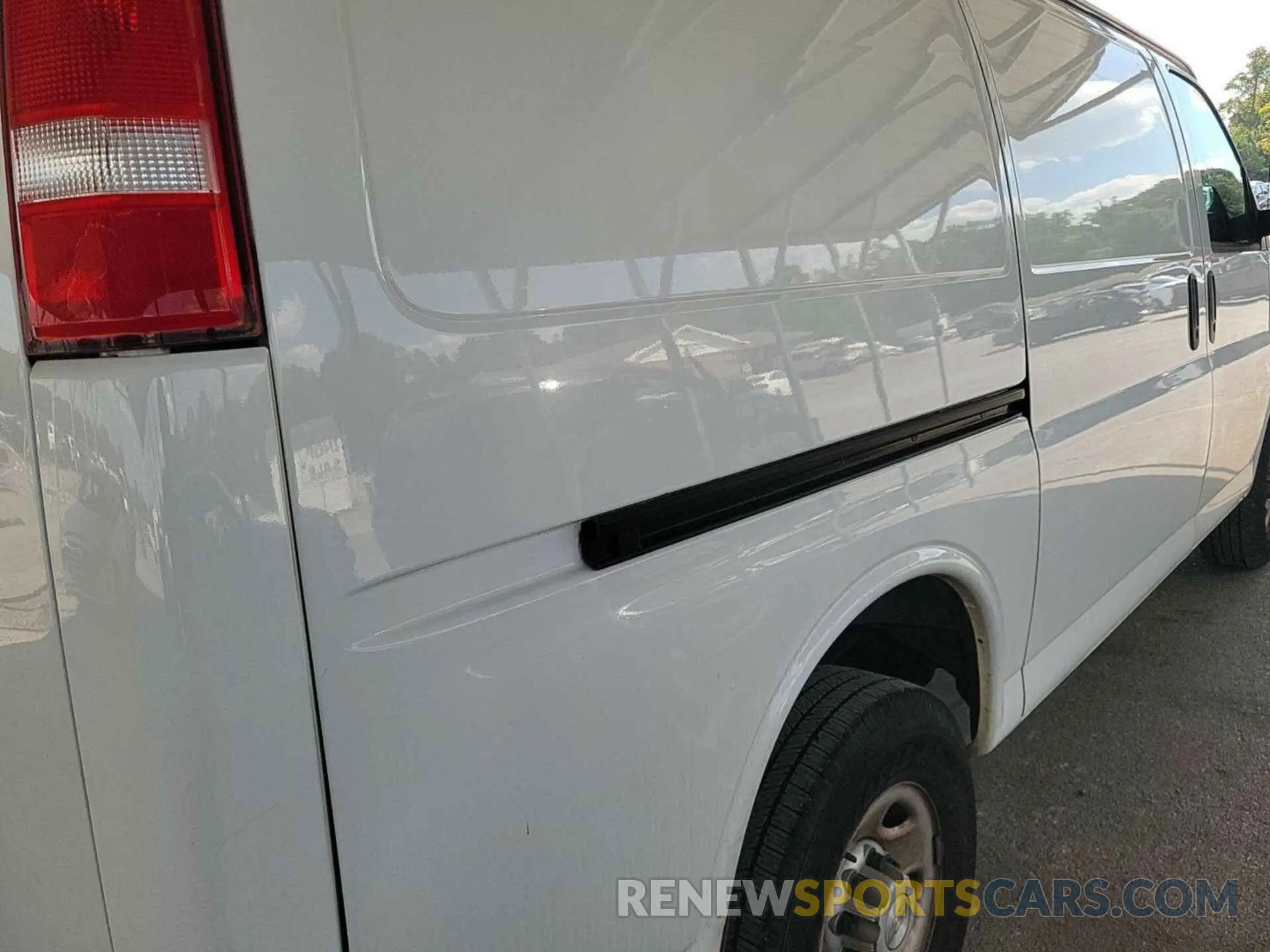20 fotografías del automóvil dañado 1GCWGAFG4L1190903 CHEVROLET EXPRESS CARGO 2020