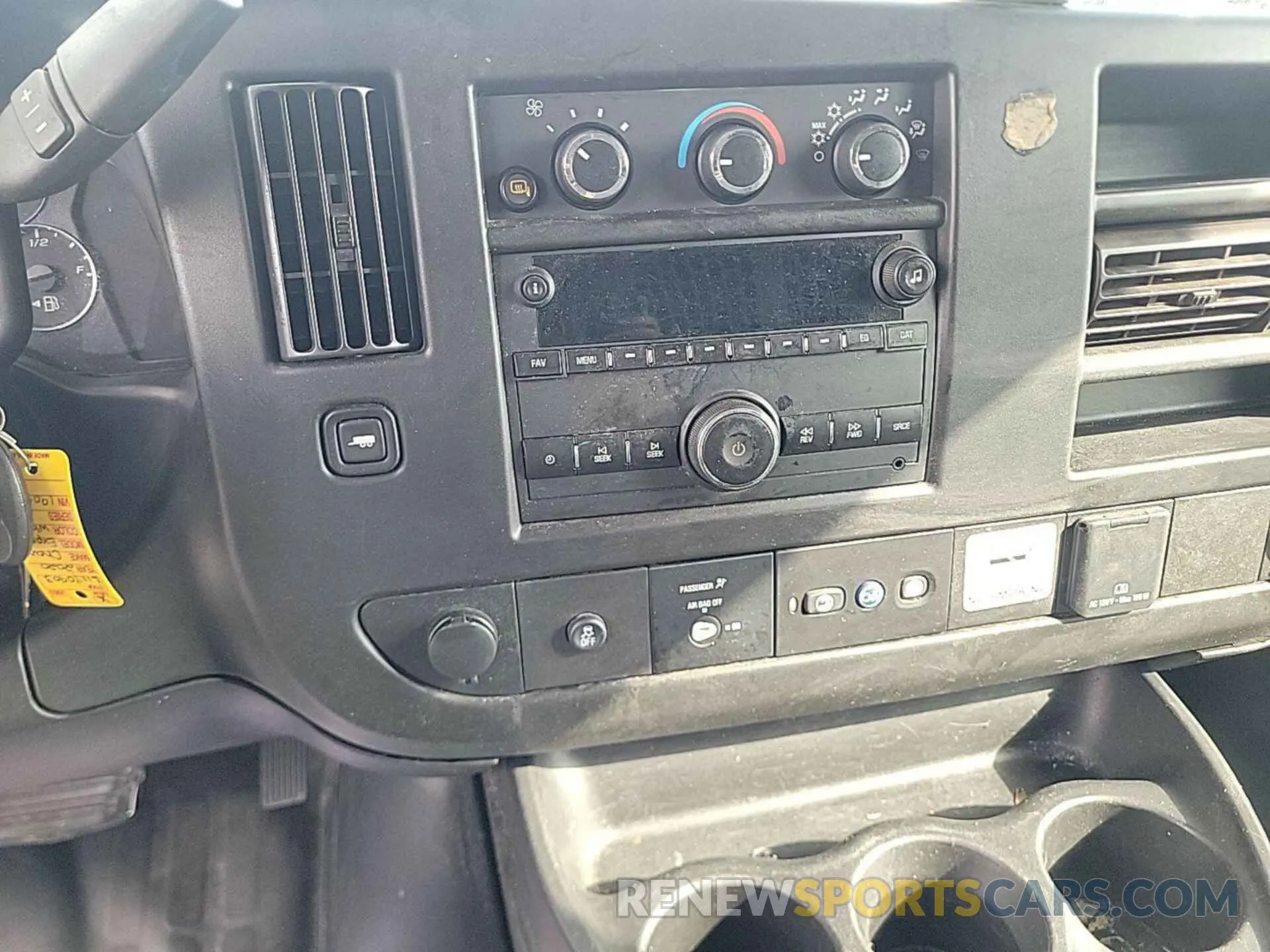 25 fotografías del automóvil dañado 1GCWGAFG4L1190903 CHEVROLET EXPRESS CARGO 2020