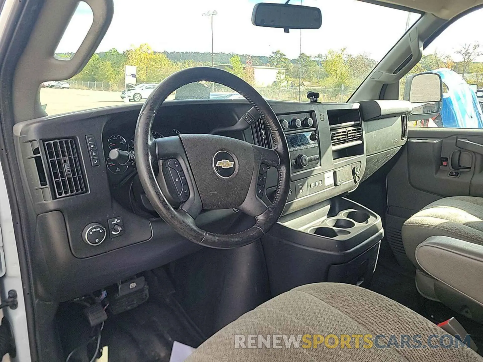 27 fotografías del automóvil dañado 1GCWGAFG4L1190903 CHEVROLET EXPRESS CARGO 2020