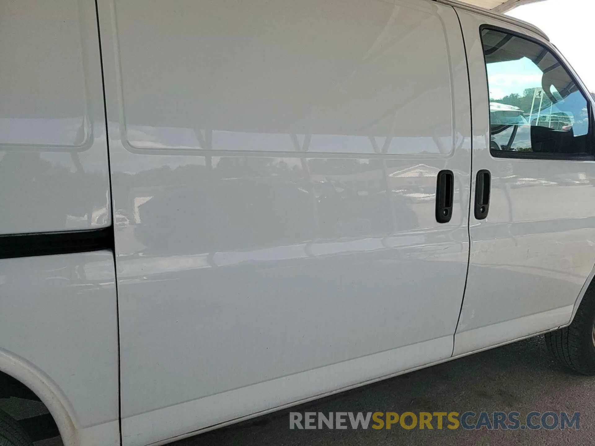 28 fotografías del automóvil dañado 1GCWGAFG4L1190903 CHEVROLET EXPRESS CARGO 2020