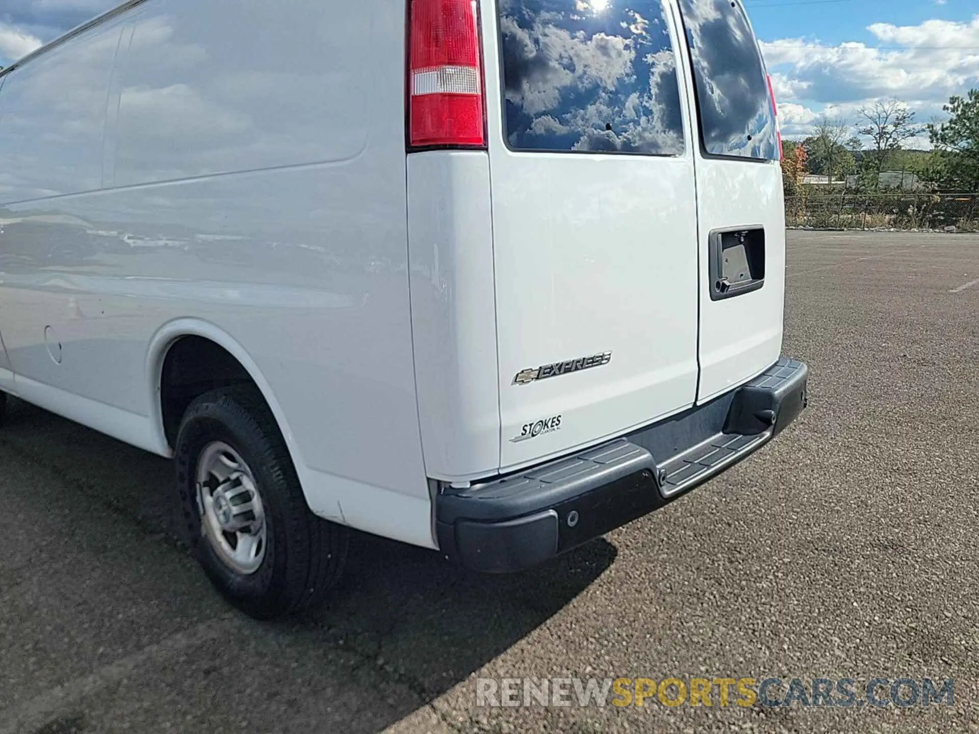 29 fotografías del automóvil dañado 1GCWGAFG4L1190903 CHEVROLET EXPRESS CARGO 2020