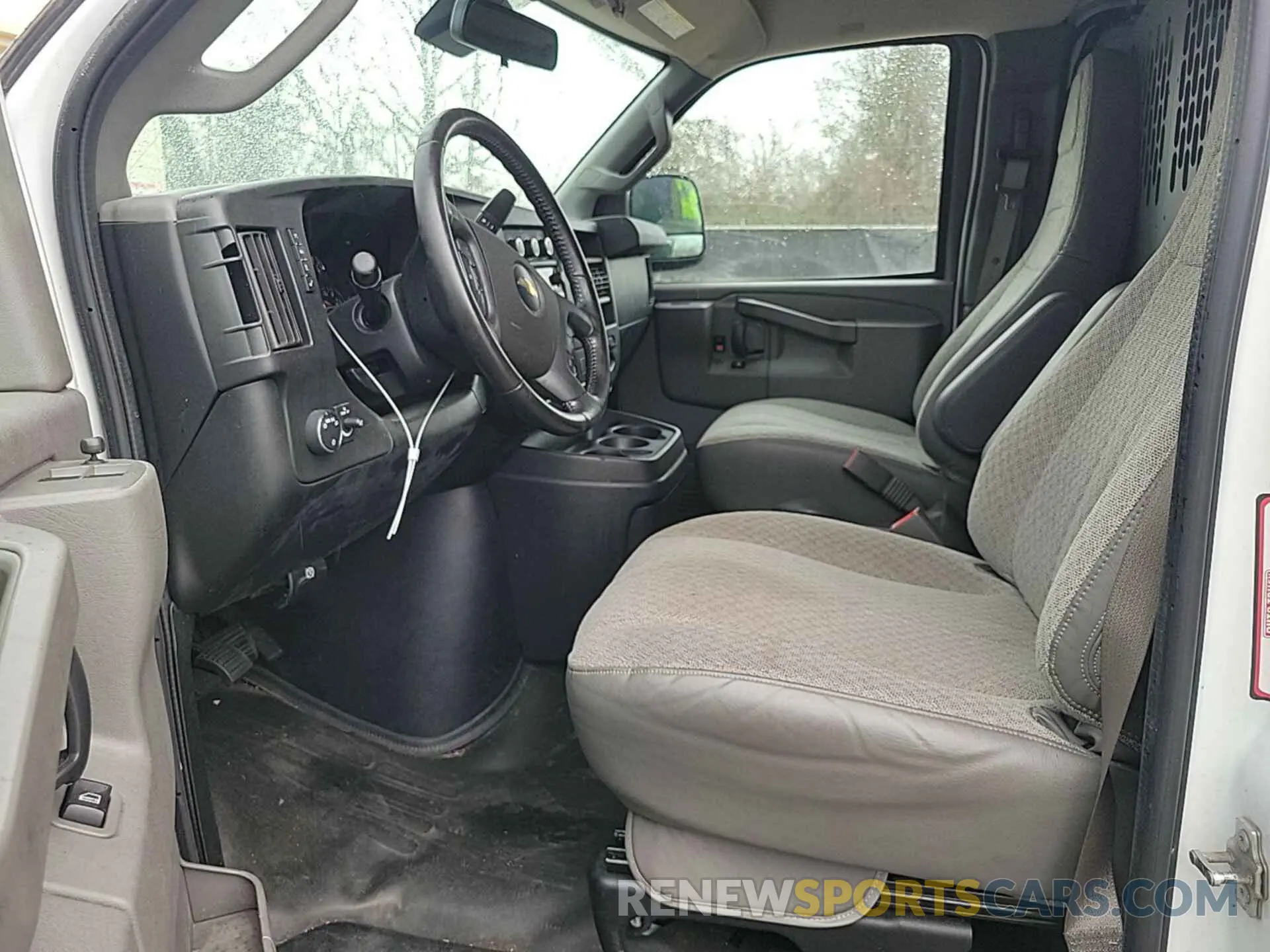 23 fotografías del automóvil dañado 1GCWGAFG4L1252722 CHEVROLET EXPRESS CARGO 2020