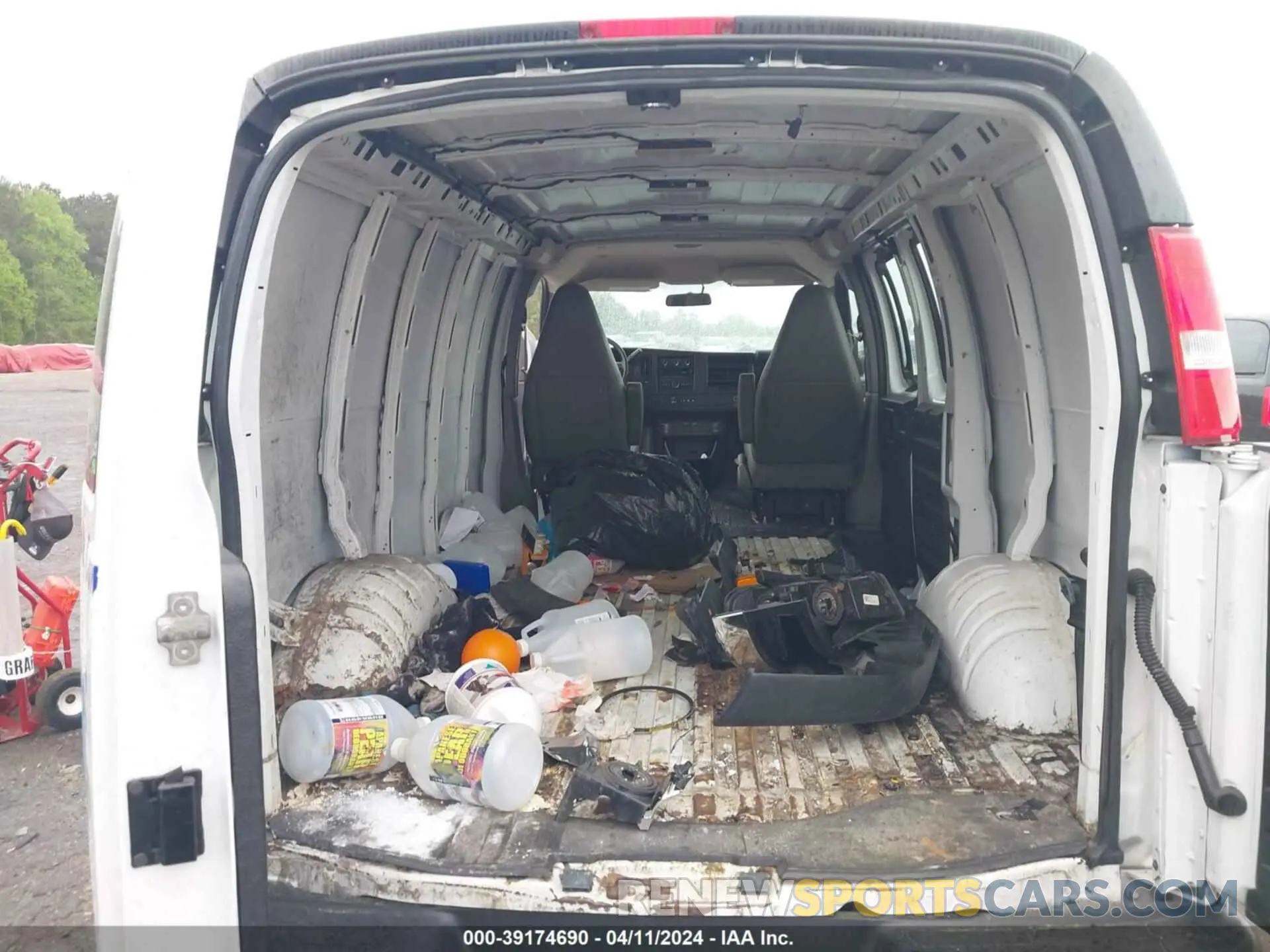 8 fotografías del automóvil dañado 1GCWGAFG5L1212519 CHEVROLET EXPRESS CARGO 2020