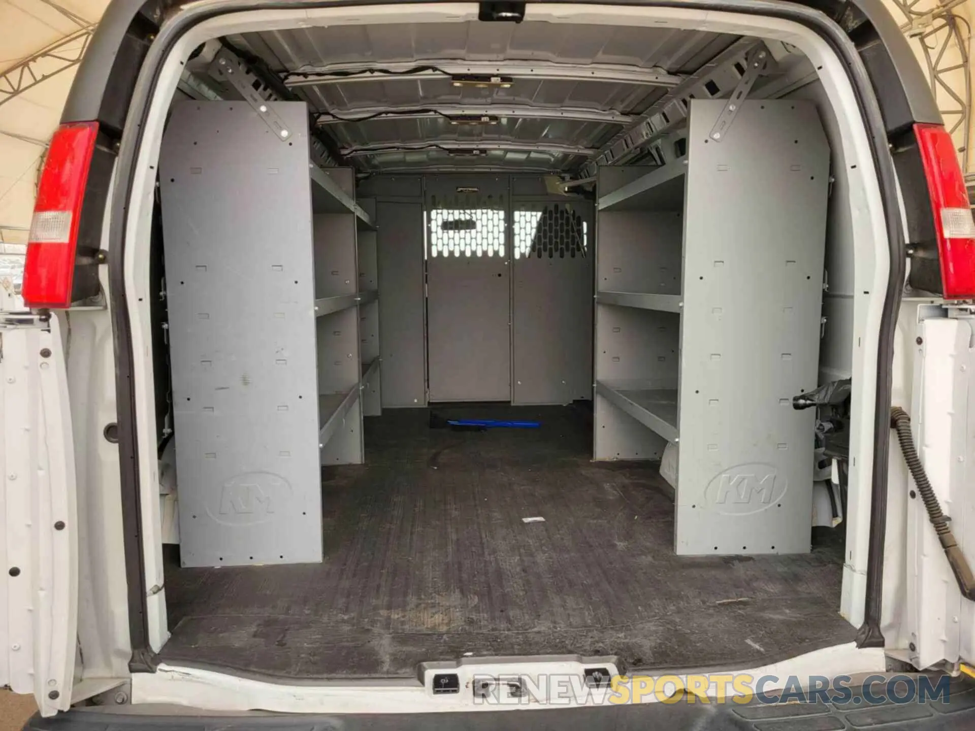 14 fotografías del automóvil dañado 1GCWGAFG6L1187792 CHEVROLET EXPRESS CARGO 2020