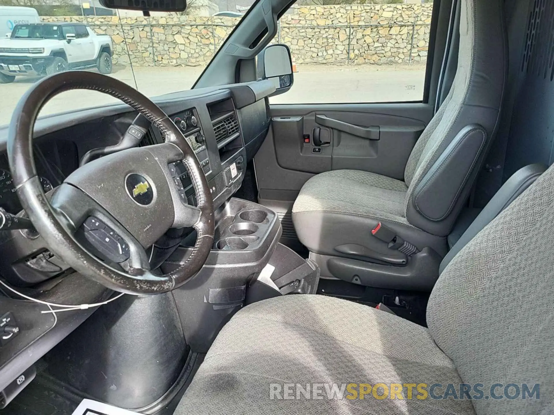 17 fotografías del automóvil dañado 1GCWGAFG6L1187792 CHEVROLET EXPRESS CARGO 2020