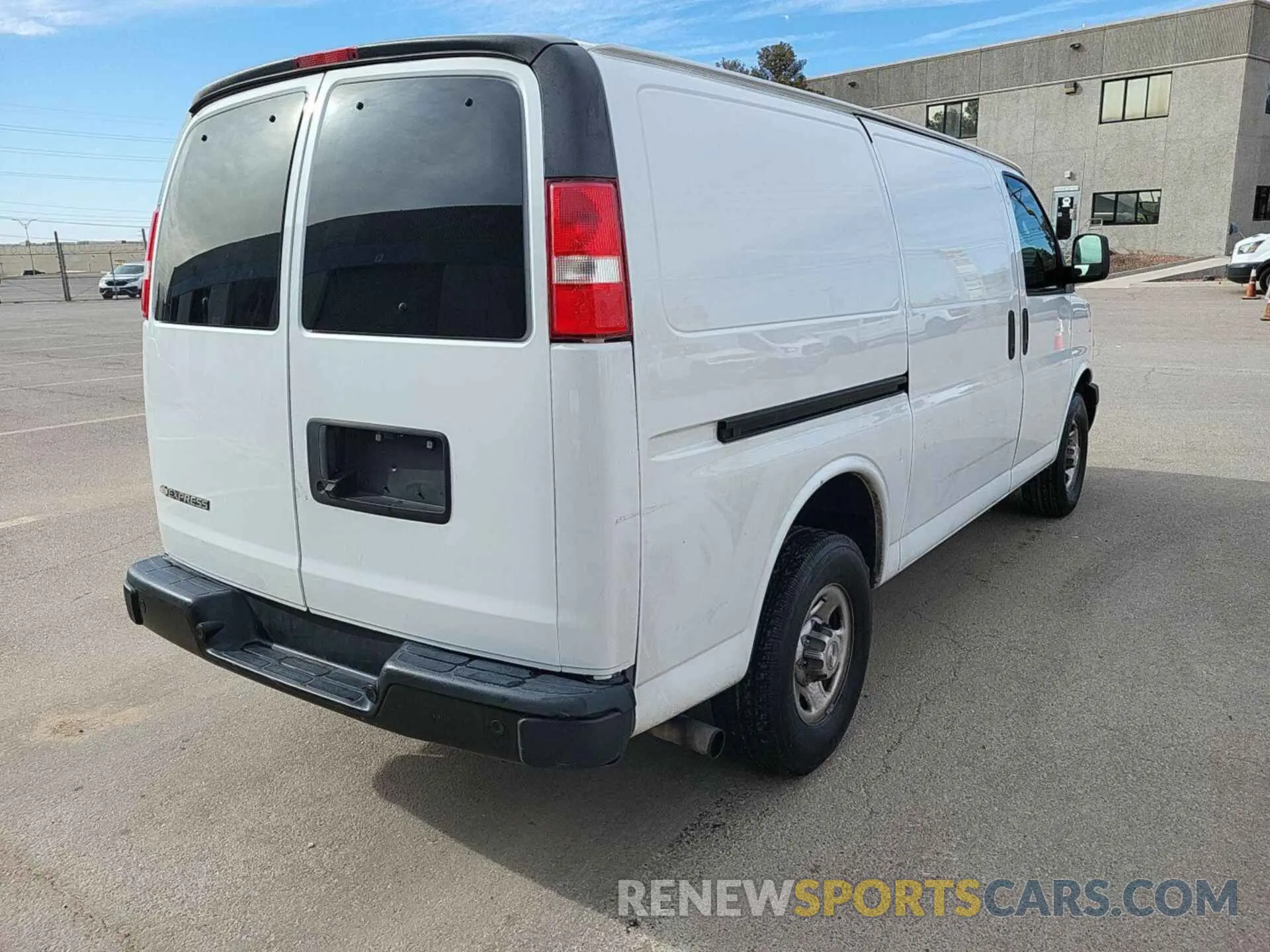 19 fotografías del automóvil dañado 1GCWGAFG6L1187792 CHEVROLET EXPRESS CARGO 2020