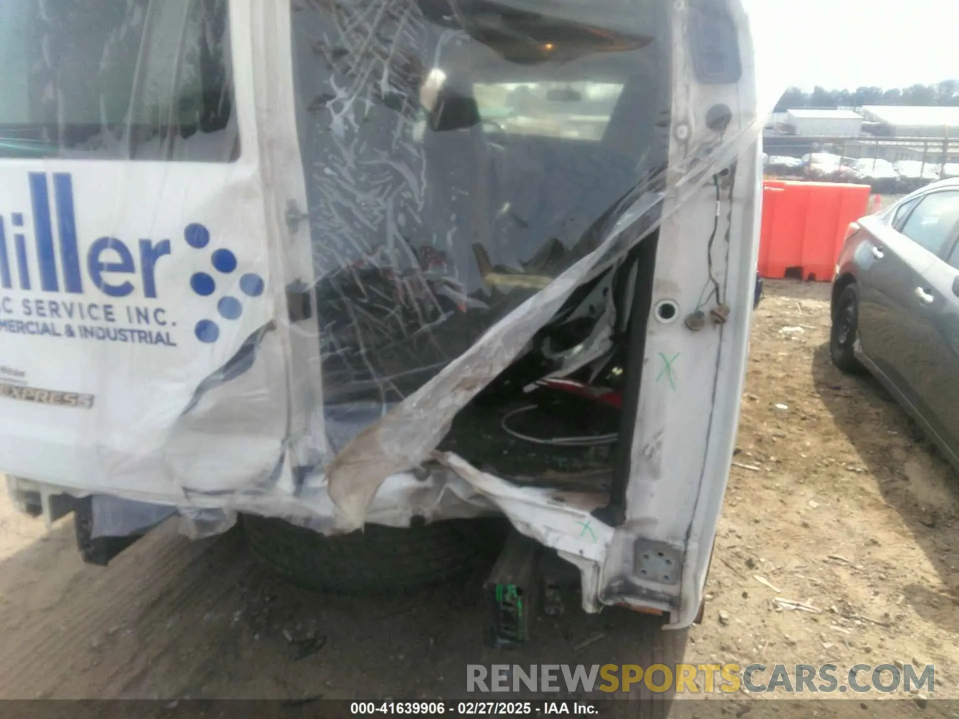 6 fotografías del automóvil dañado 1GCWGAFG7L1263293 CHEVROLET EXPRESS CARGO 2020