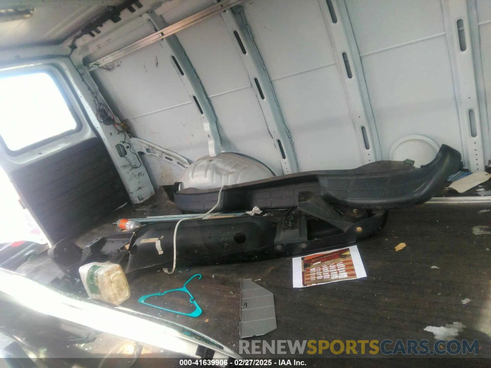 8 fotografías del automóvil dañado 1GCWGAFG7L1263293 CHEVROLET EXPRESS CARGO 2020