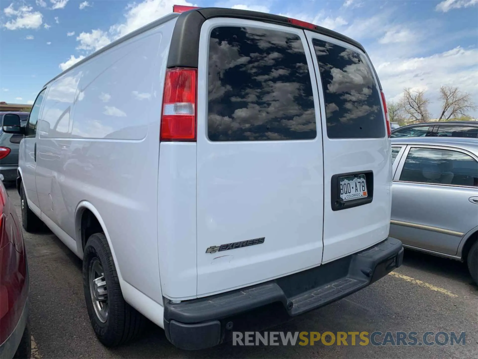 17 fotografías del automóvil dañado 1GCWGAFG8L1228679 CHEVROLET EXPRESS CARGO 2020