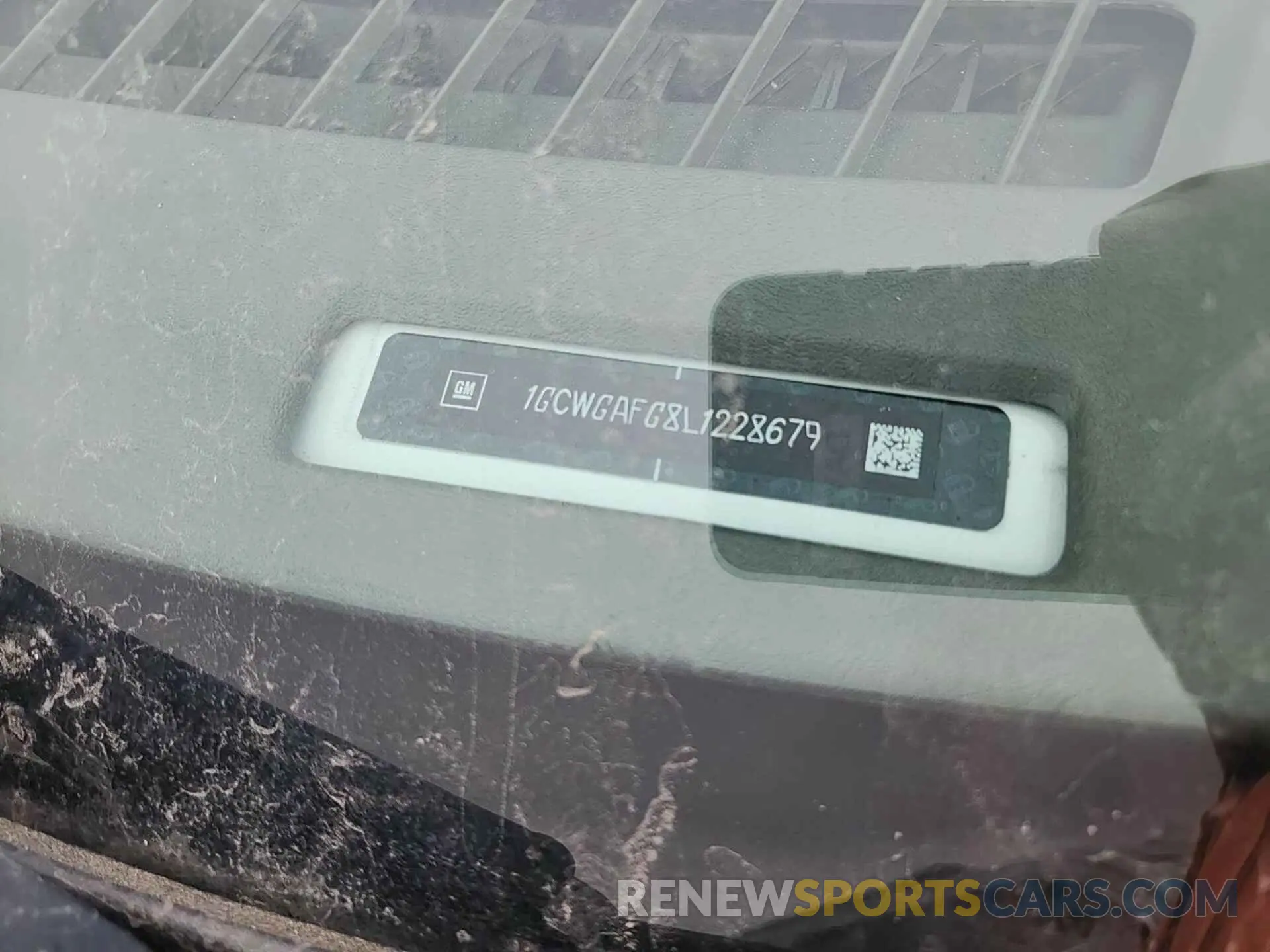 2 fotografías del automóvil dañado 1GCWGAFG8L1228679 CHEVROLET EXPRESS CARGO 2020