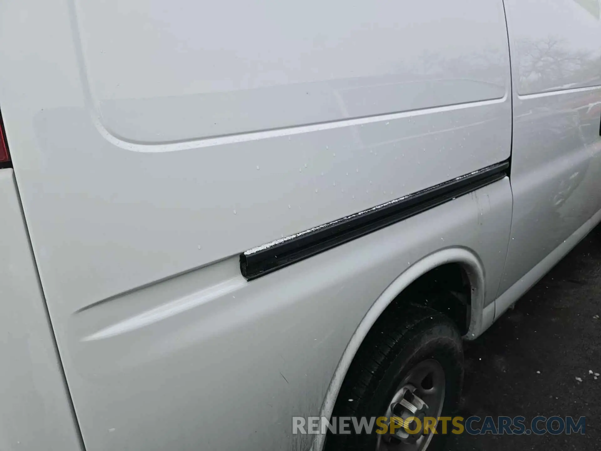 3 fotografías del automóvil dañado 1GCWGAFG8L1228679 CHEVROLET EXPRESS CARGO 2020