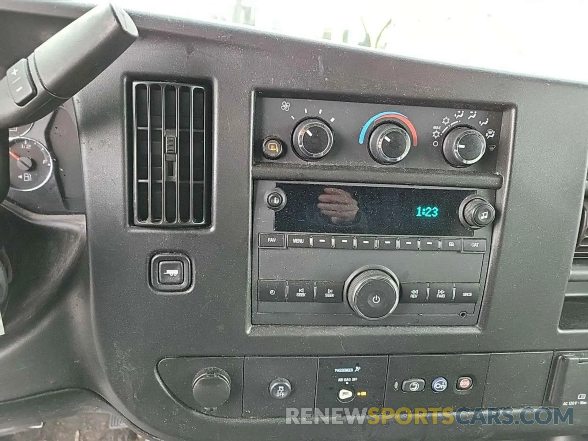 12 fotografías del automóvil dañado 1GCWGAFG9L1161073 CHEVROLET EXPRESS CARGO 2020
