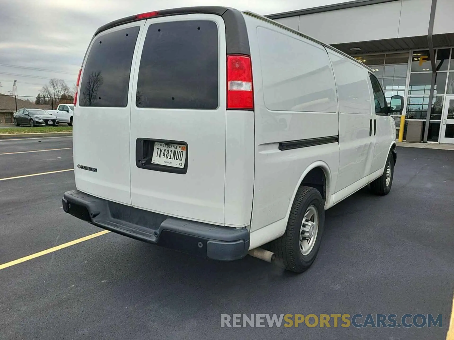 2 fotografías del automóvil dañado 1GCWGAFG9L1161073 CHEVROLET EXPRESS CARGO 2020