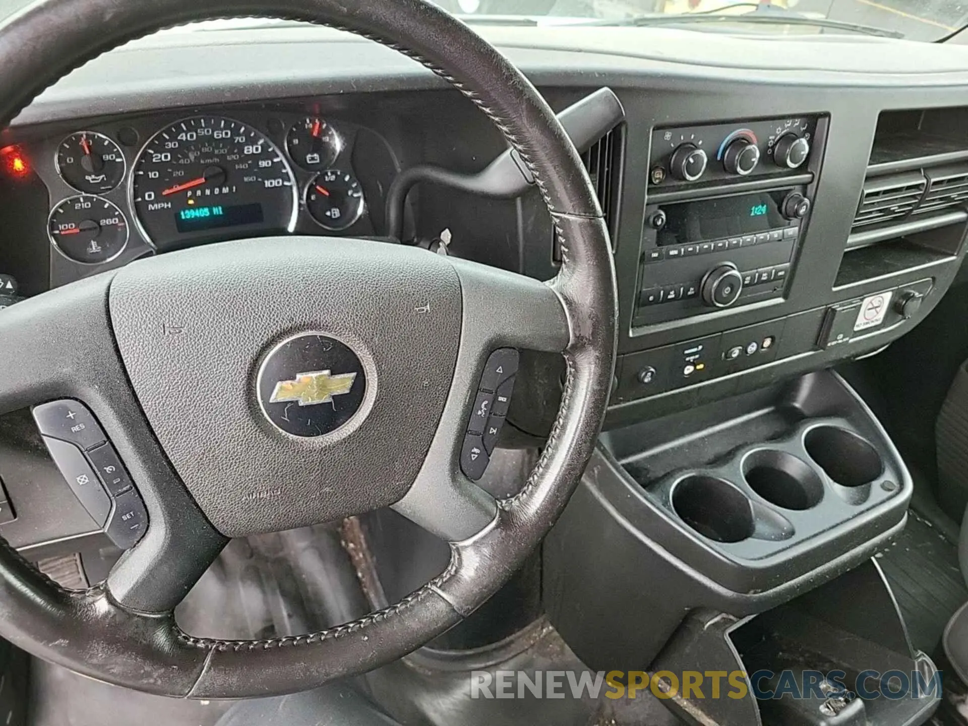24 fotografías del automóvil dañado 1GCWGAFG9L1161073 CHEVROLET EXPRESS CARGO 2020