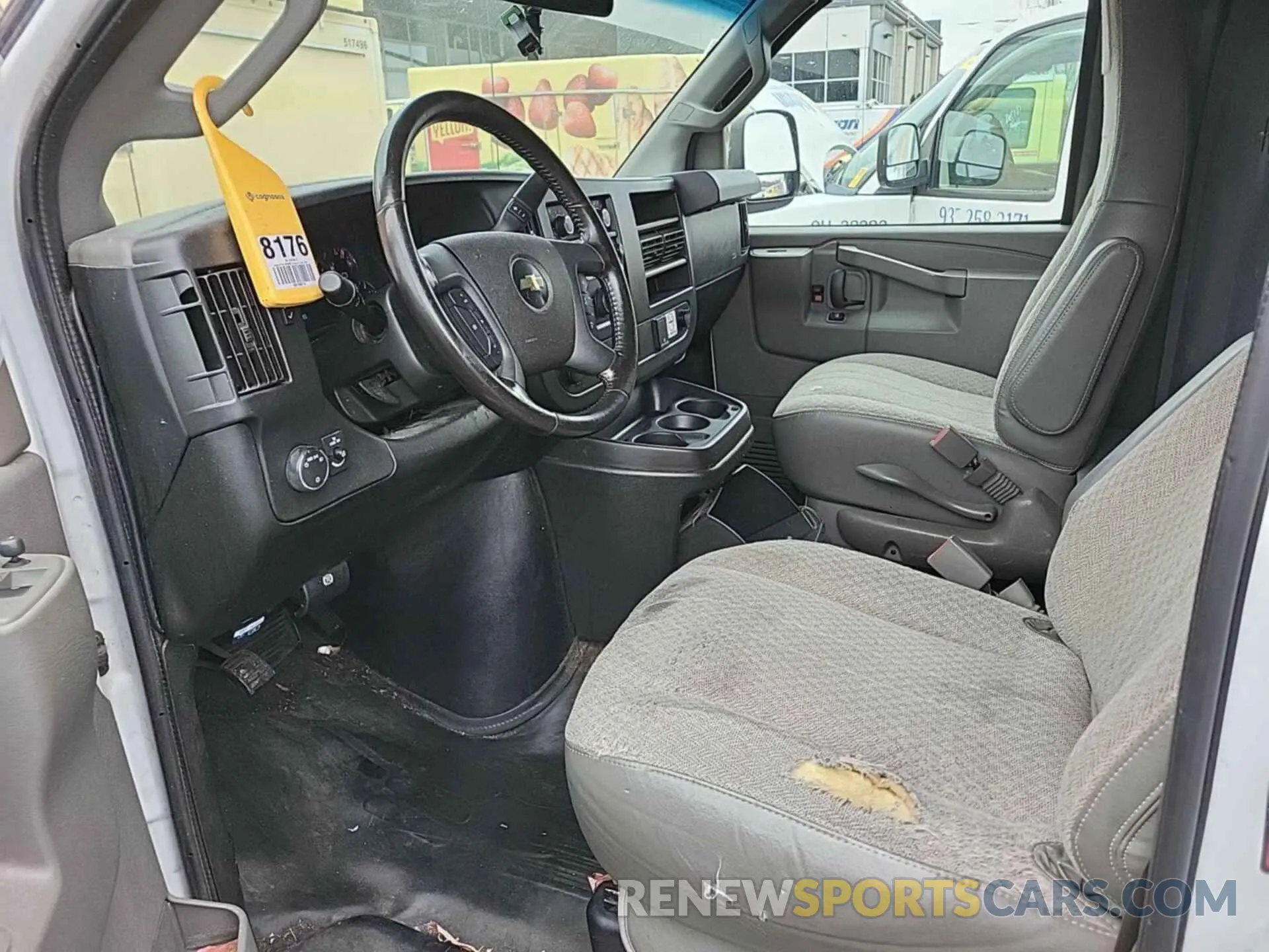 4 fotografías del automóvil dañado 1GCWGAFG9L1161073 CHEVROLET EXPRESS CARGO 2020