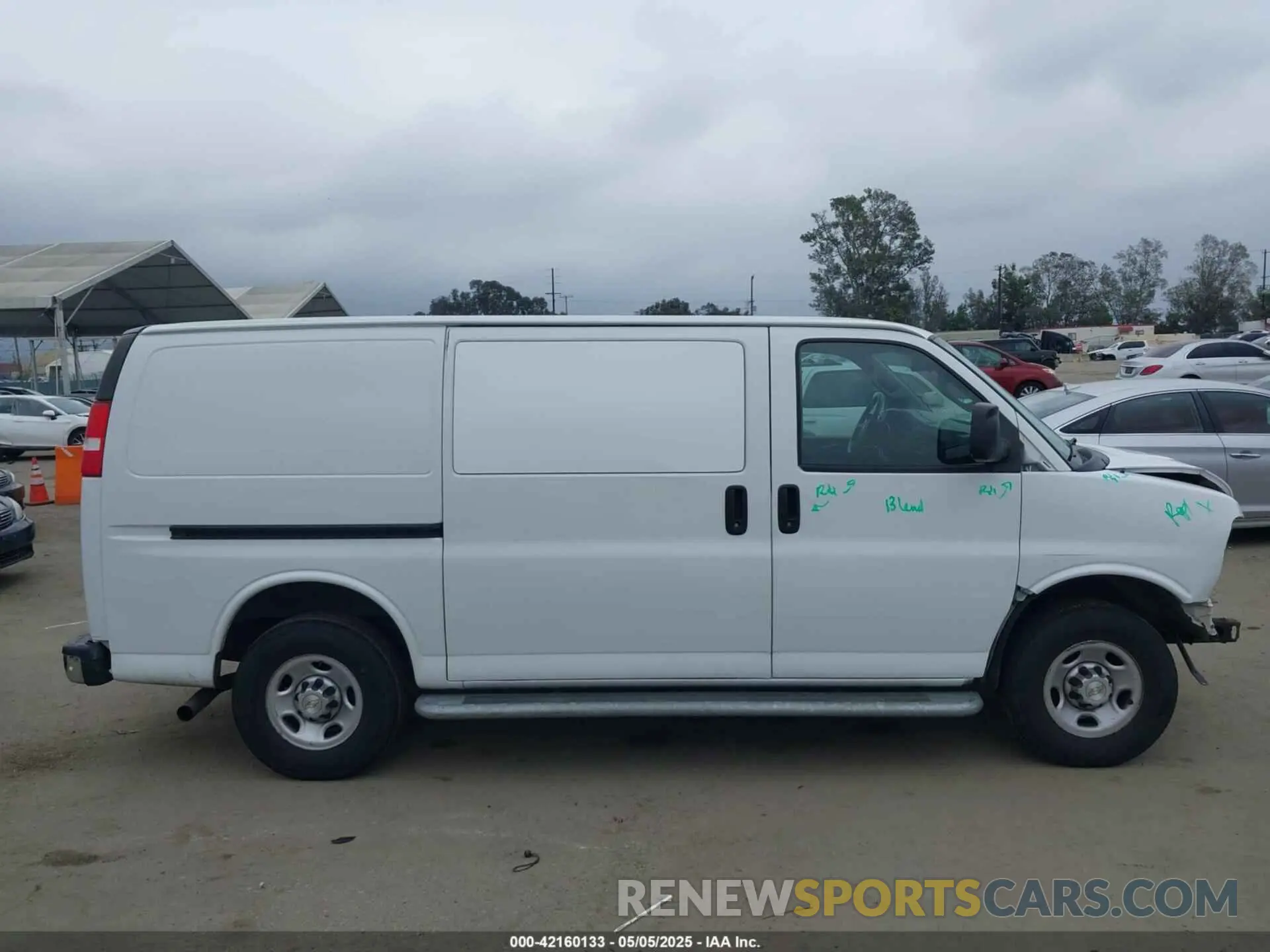 14 fotografías del automóvil dañado 1GCWGAFG9L1268012 CHEVROLET EXPRESS CARGO 2020