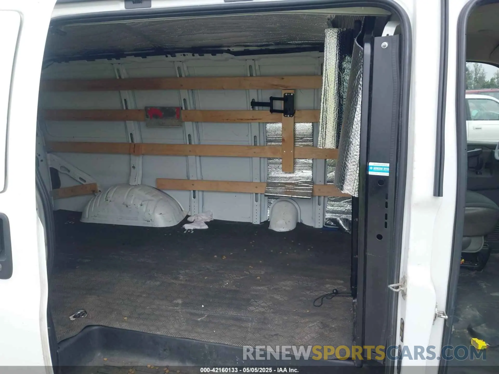 8 fotografías del automóvil dañado 1GCWGAFG9L1268012 CHEVROLET EXPRESS CARGO 2020