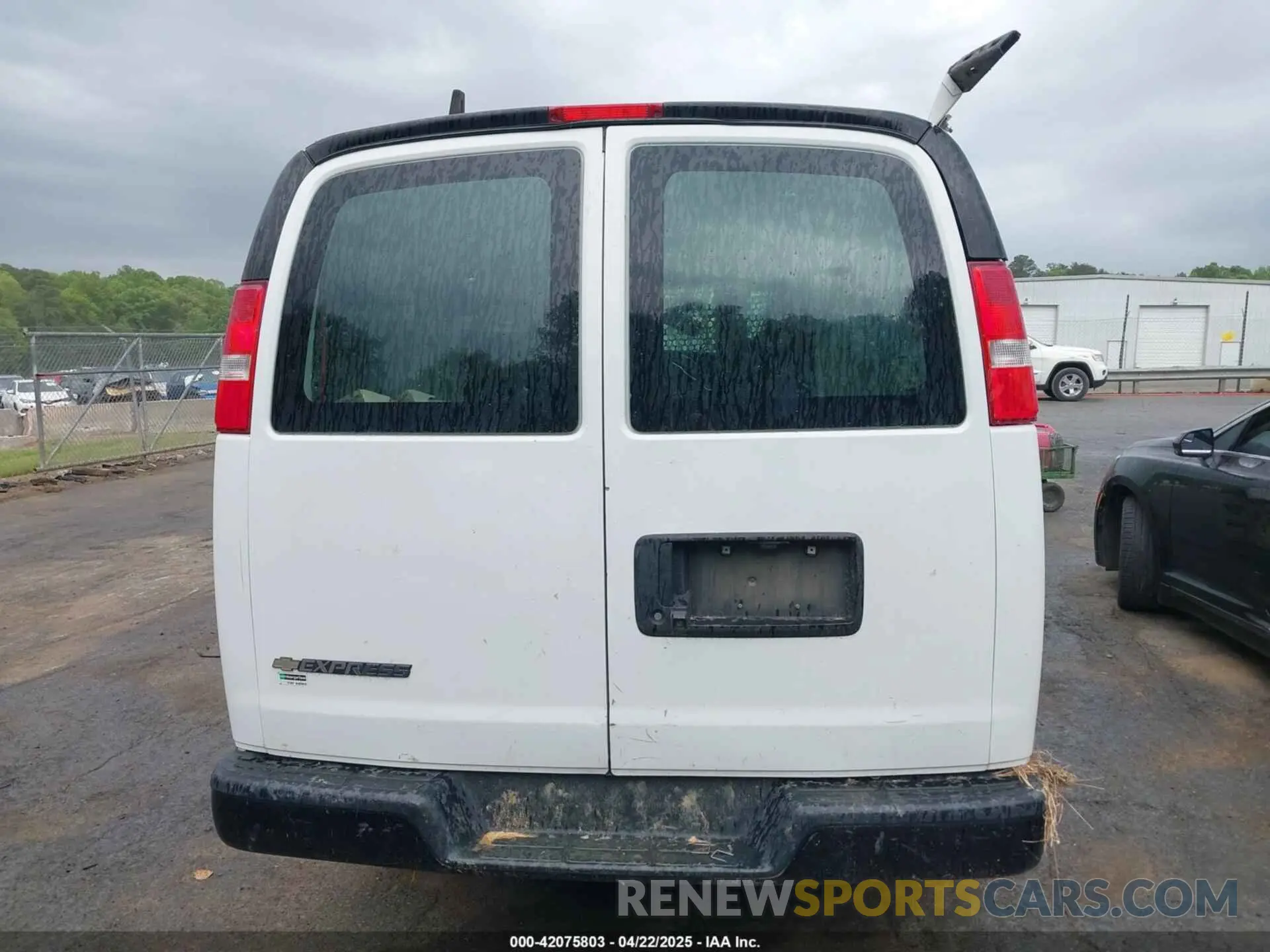 16 fotografías del automóvil dañado 1GCWGAFP1L1144865 CHEVROLET EXPRESS CARGO 2020