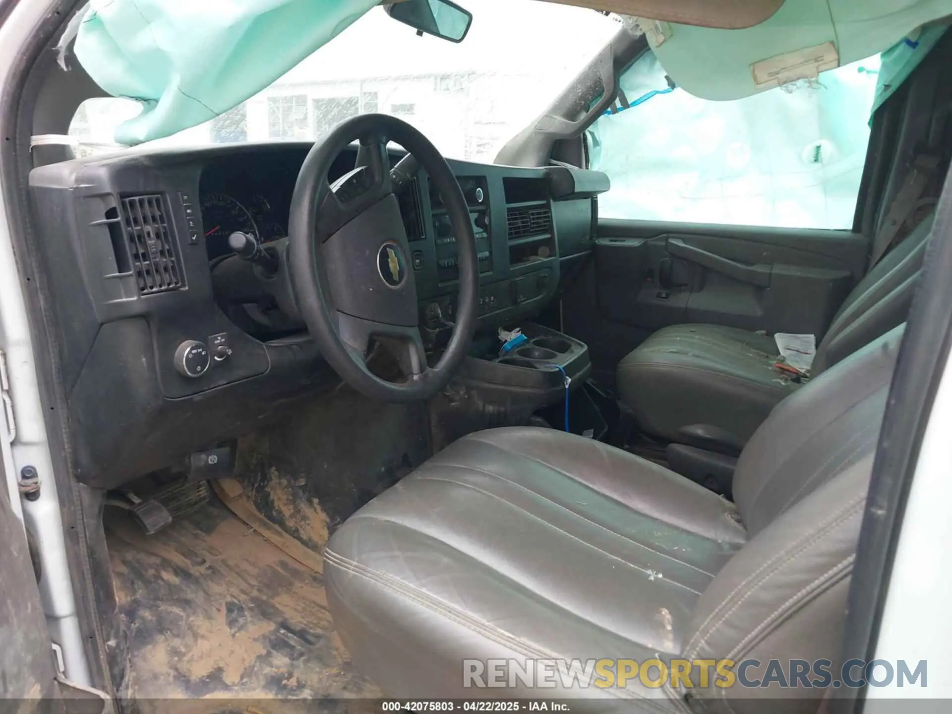 5 fotografías del automóvil dañado 1GCWGAFP1L1144865 CHEVROLET EXPRESS CARGO 2020