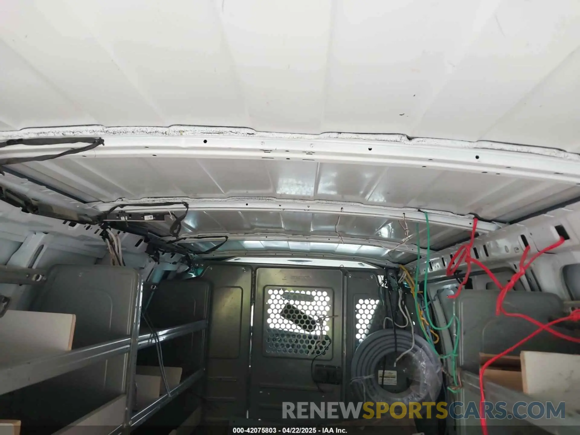 8 fotografías del automóvil dañado 1GCWGAFP1L1144865 CHEVROLET EXPRESS CARGO 2020
