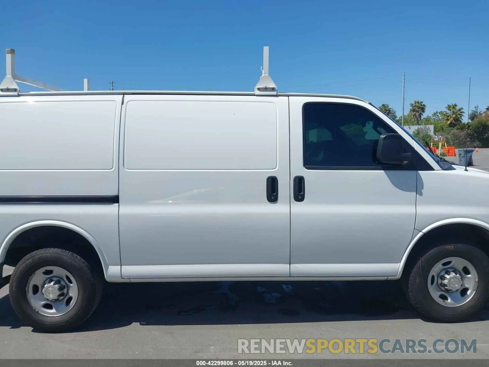 13 fotografías del automóvil dañado 1GCWGAFP3L1273819 CHEVROLET EXPRESS CARGO 2020
