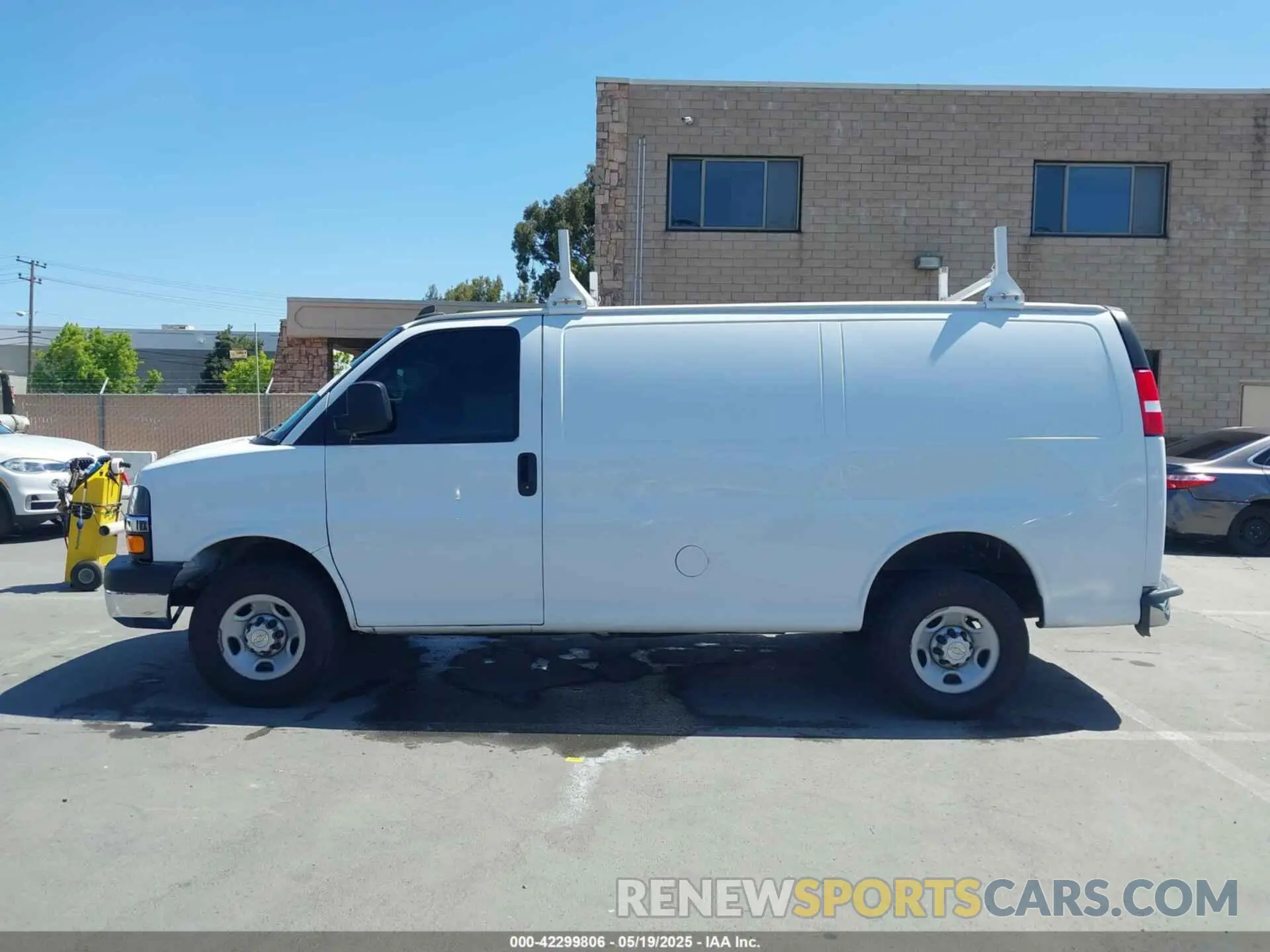 14 fotografías del automóvil dañado 1GCWGAFP3L1273819 CHEVROLET EXPRESS CARGO 2020