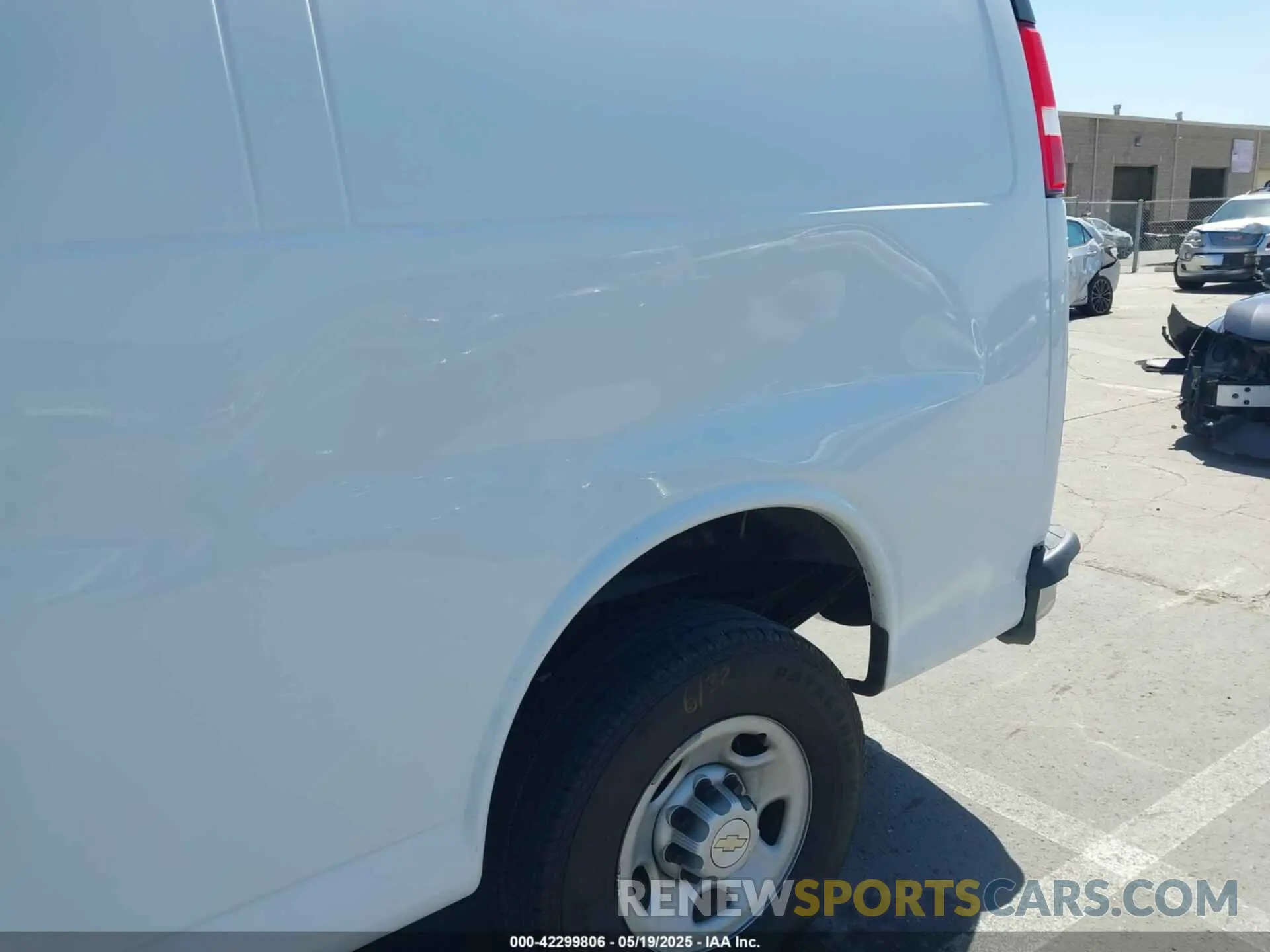 17 fotografías del automóvil dañado 1GCWGAFP3L1273819 CHEVROLET EXPRESS CARGO 2020