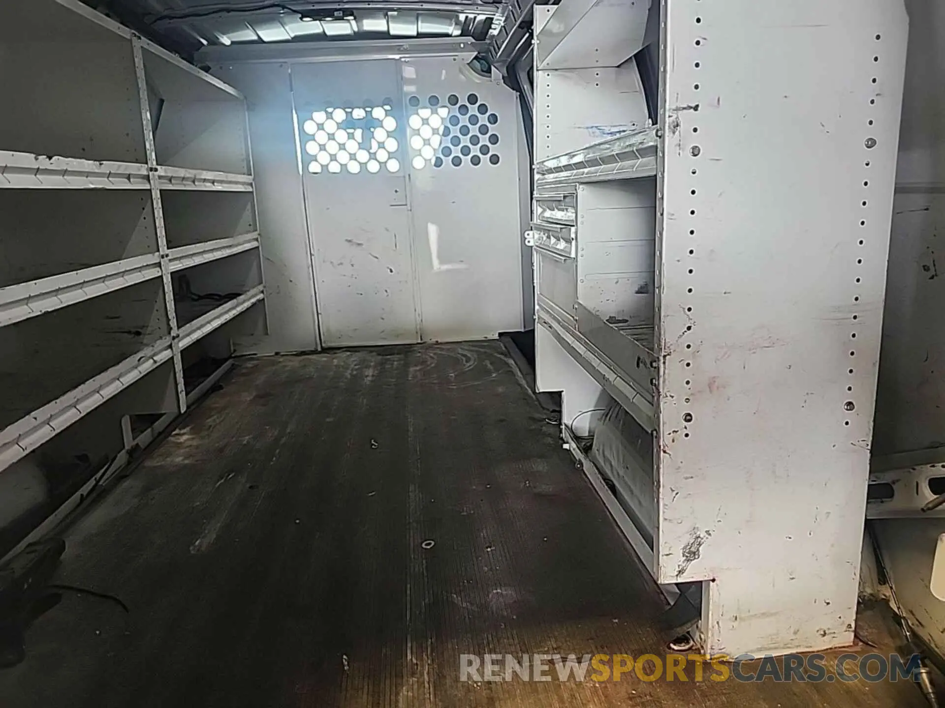 13 fotografías del automóvil dañado 1GCWGAFP5L1253684 CHEVROLET EXPRESS CARGO 2020