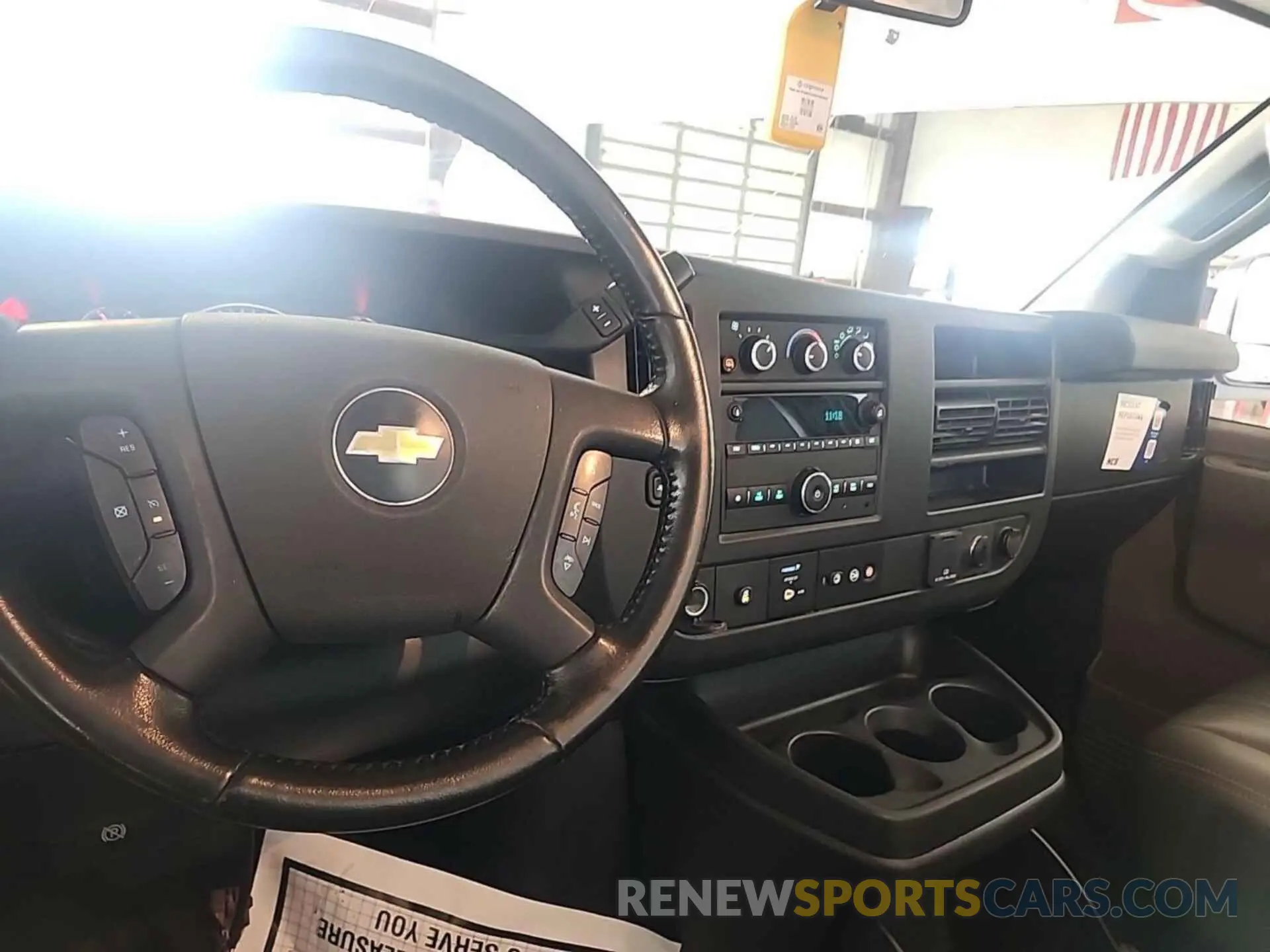 16 fotografías del automóvil dañado 1GCWGAFP5L1253684 CHEVROLET EXPRESS CARGO 2020