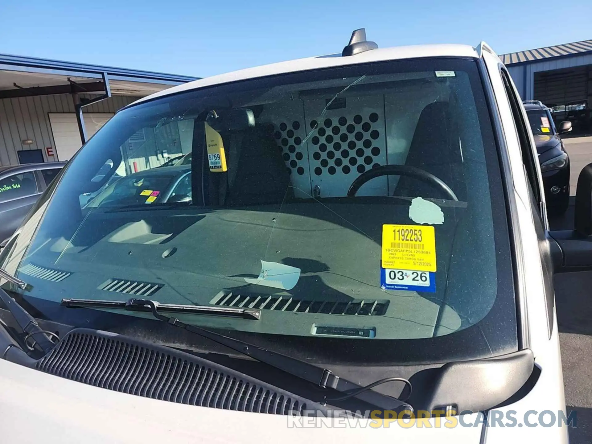 26 fotografías del automóvil dañado 1GCWGAFP5L1253684 CHEVROLET EXPRESS CARGO 2020