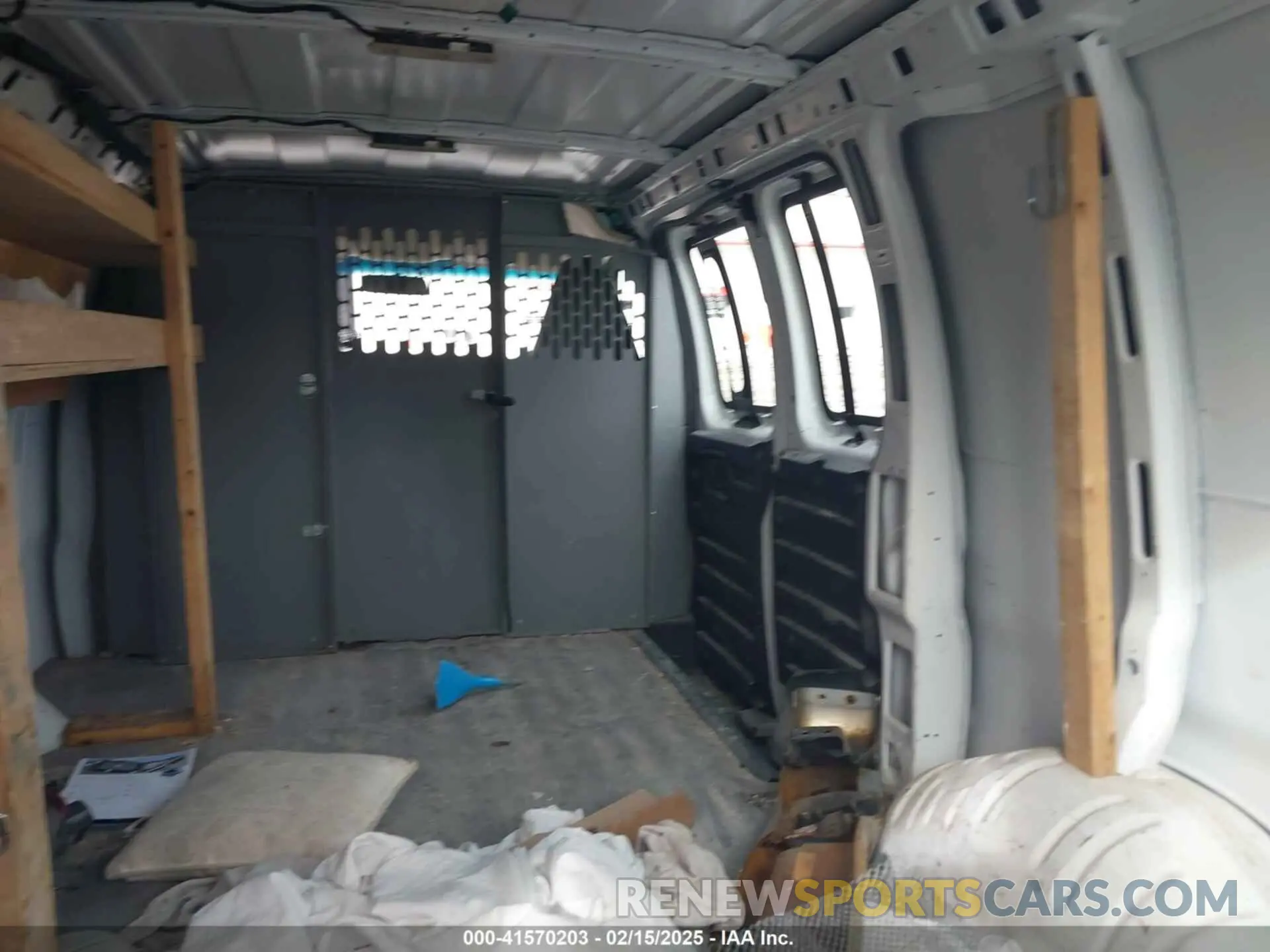 8 fotografías del automóvil dañado 1GCWGAFP6L1242483 CHEVROLET EXPRESS CARGO 2020
